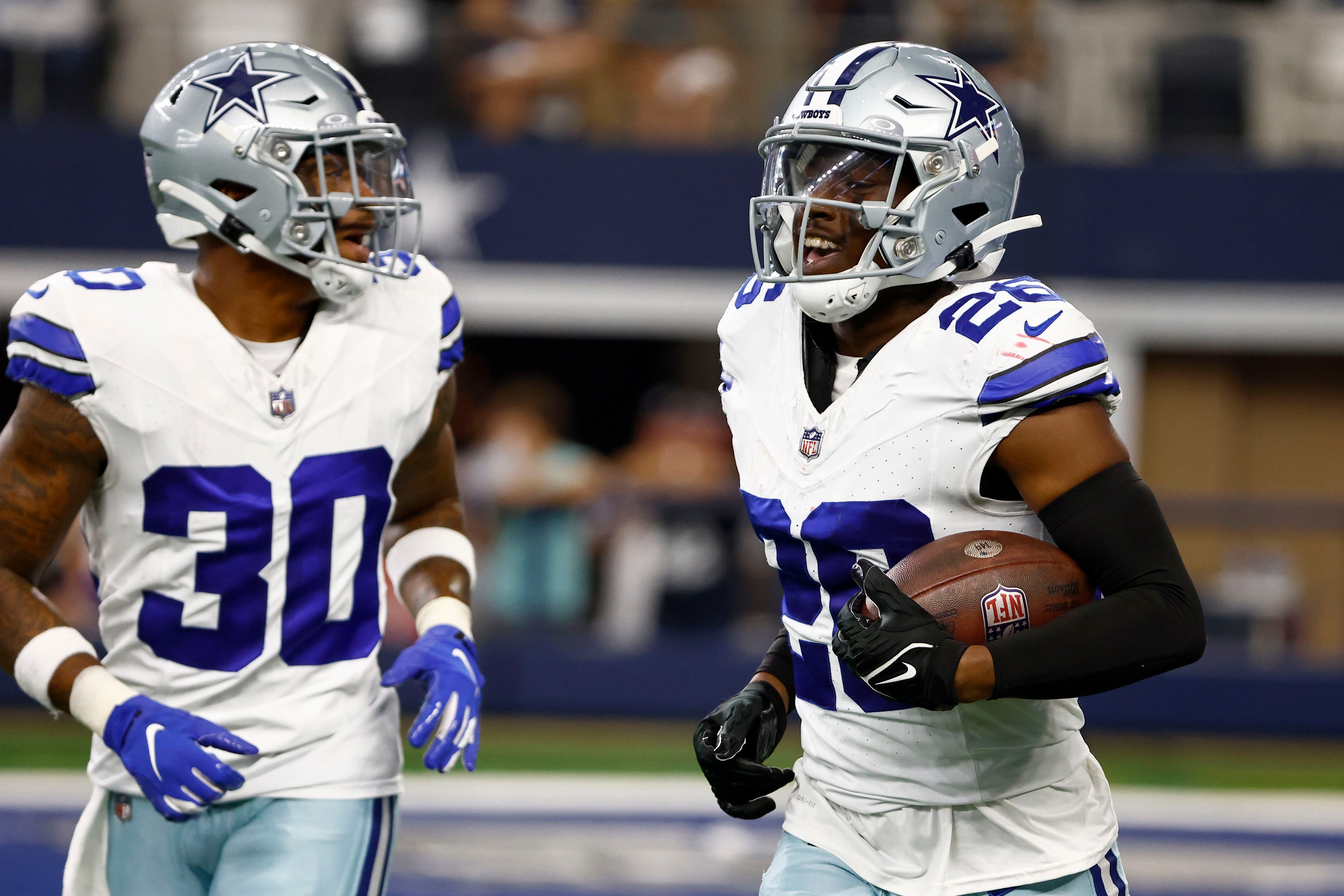 Prescott, Cowboys win 40-34, make Eagles wait on top seed