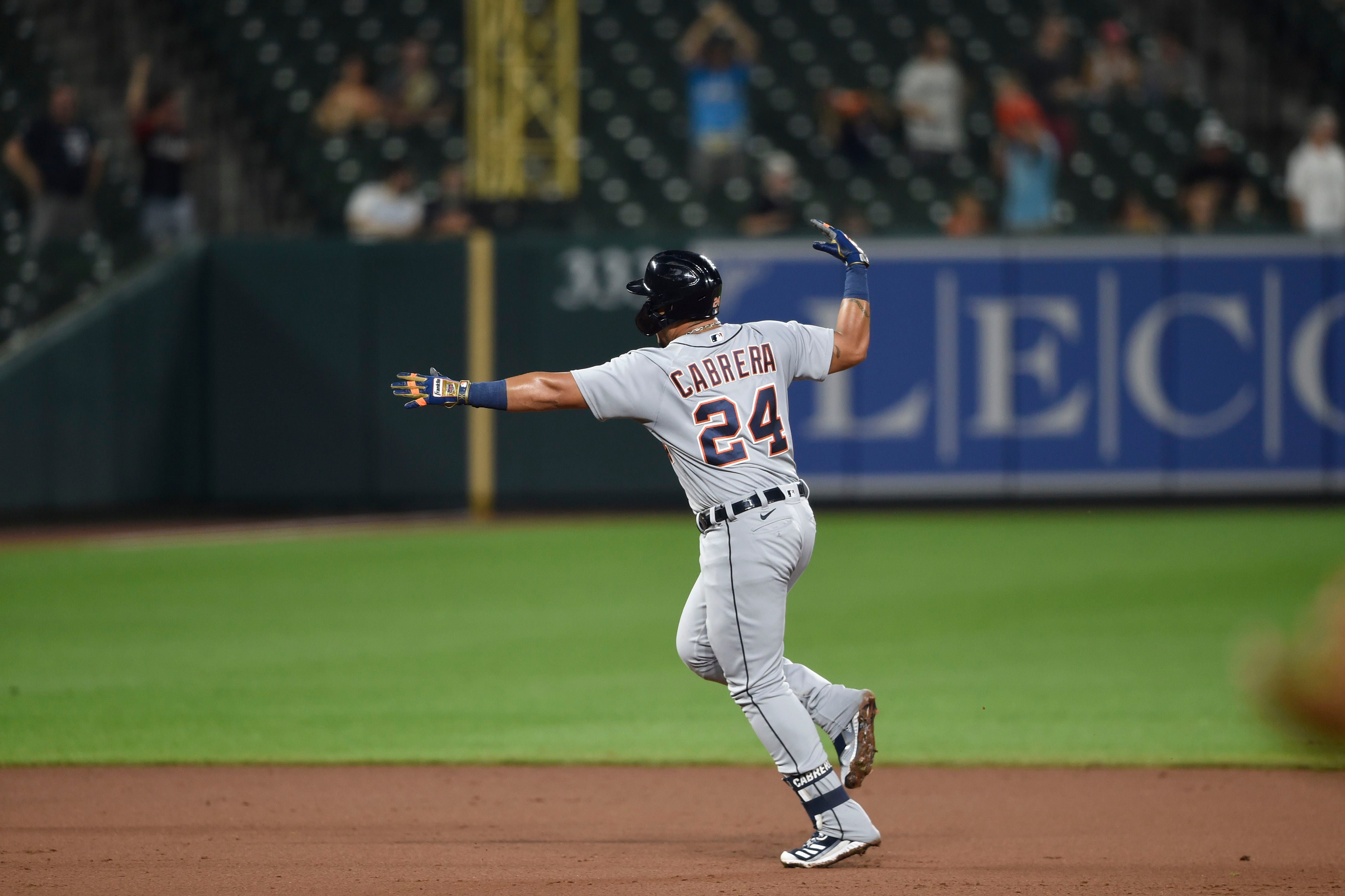 Tigers' Akil Baddoo hit in the groin on stolen-base attempt