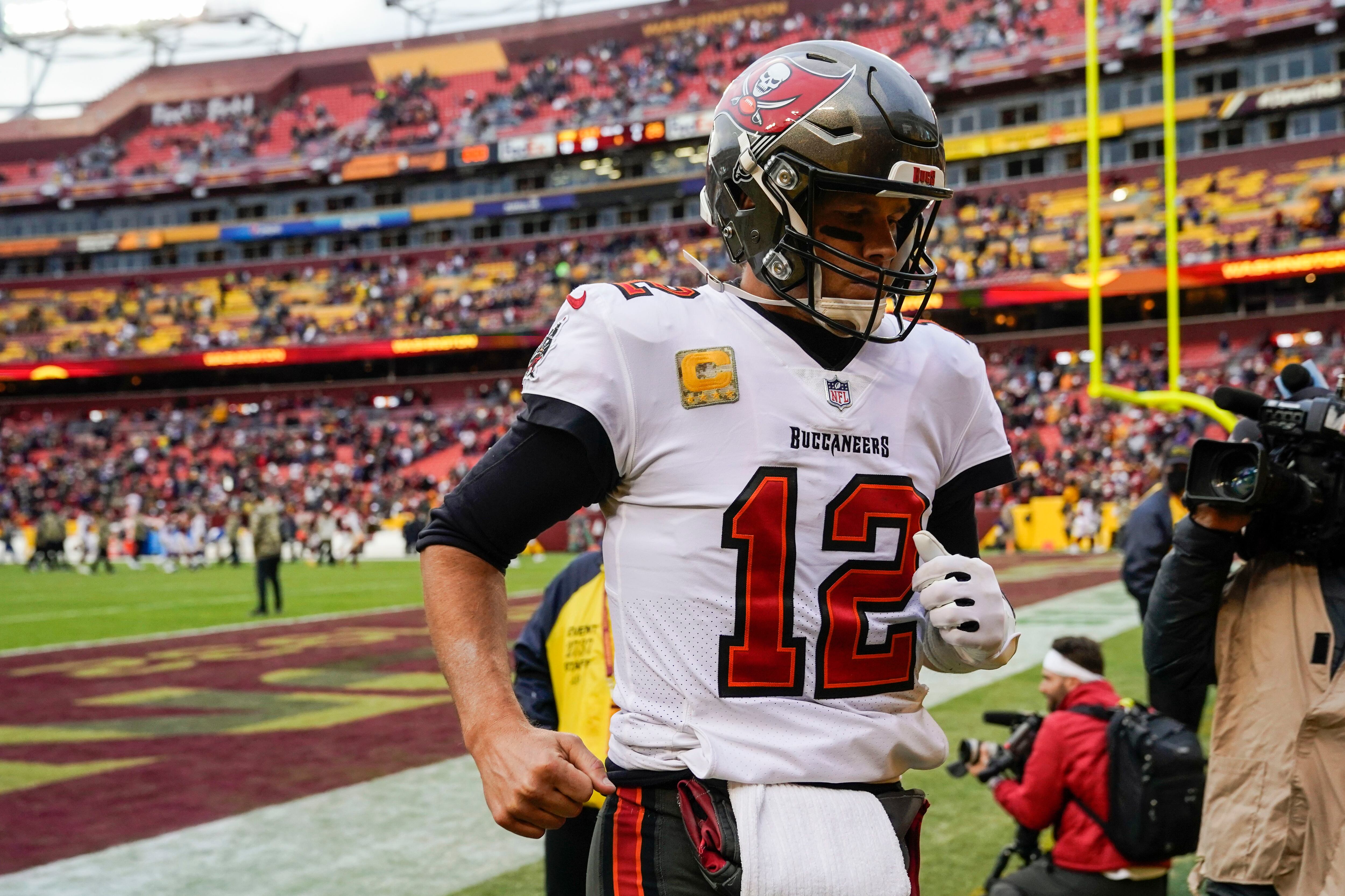 Nov 14, 2021; Landover, MD USA; Tampa Bay Buccaneers quarterback Tom Brady  (12) throws a pass during an NFL game at FedEx Field. The Washington Football  Team beat the Buccaneers 29-19. (Steve