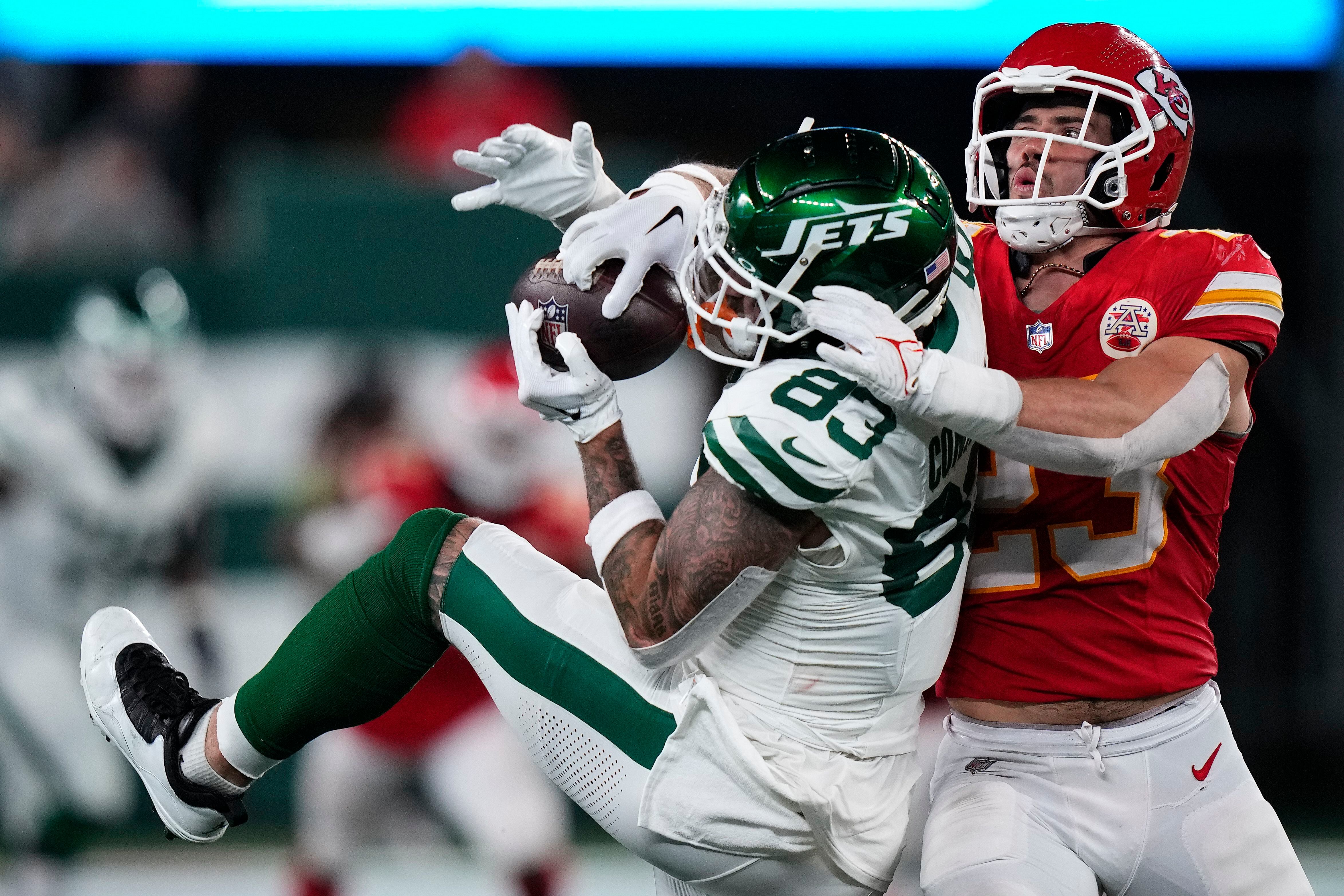 Patrick Mahomes, Chiefs hold on to beat Jets 23-20 with Taylor Swift, Aaron  Rodgers watching