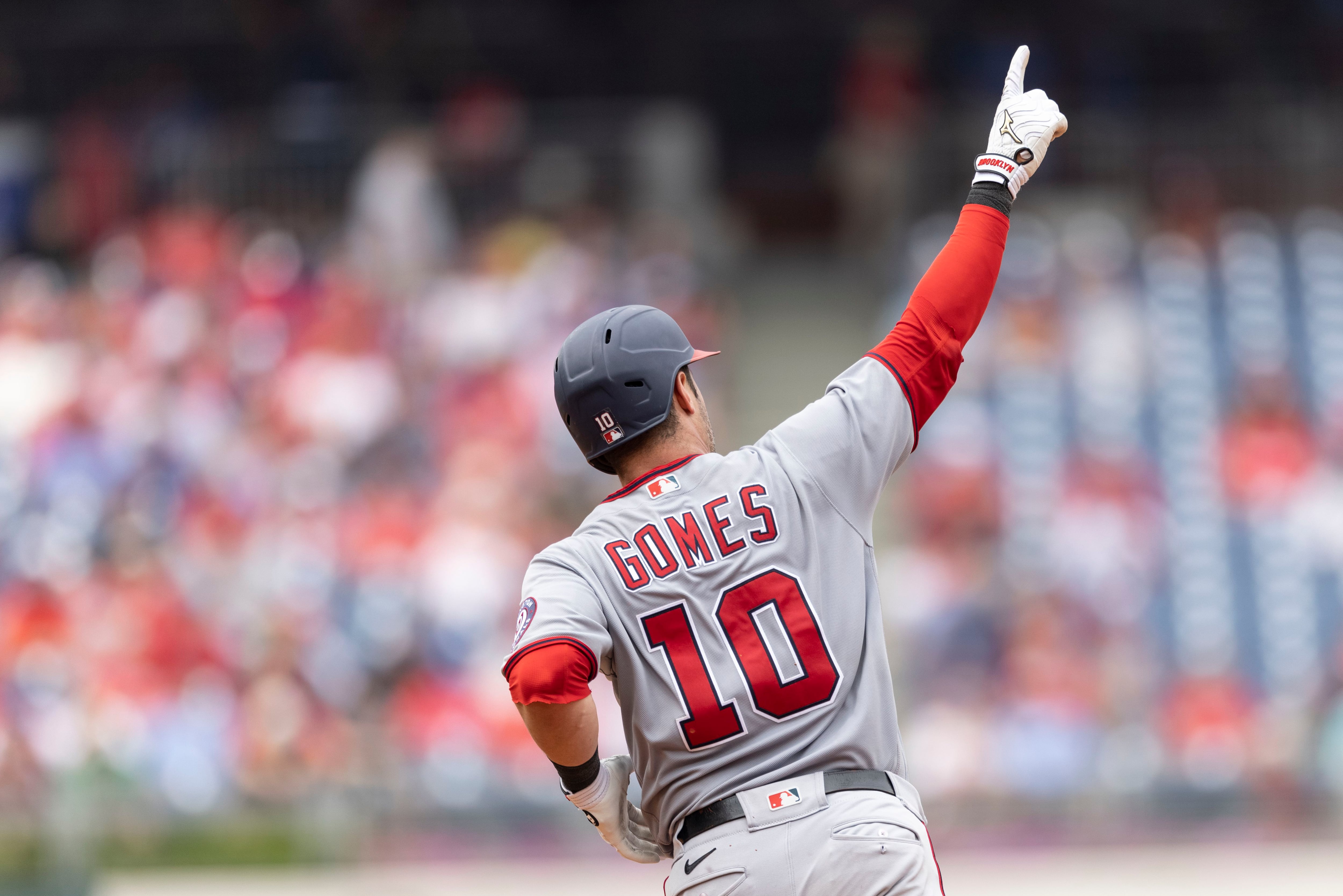 Phillies' J.T. Realmuto, unvaccinated, will miss Toronto series