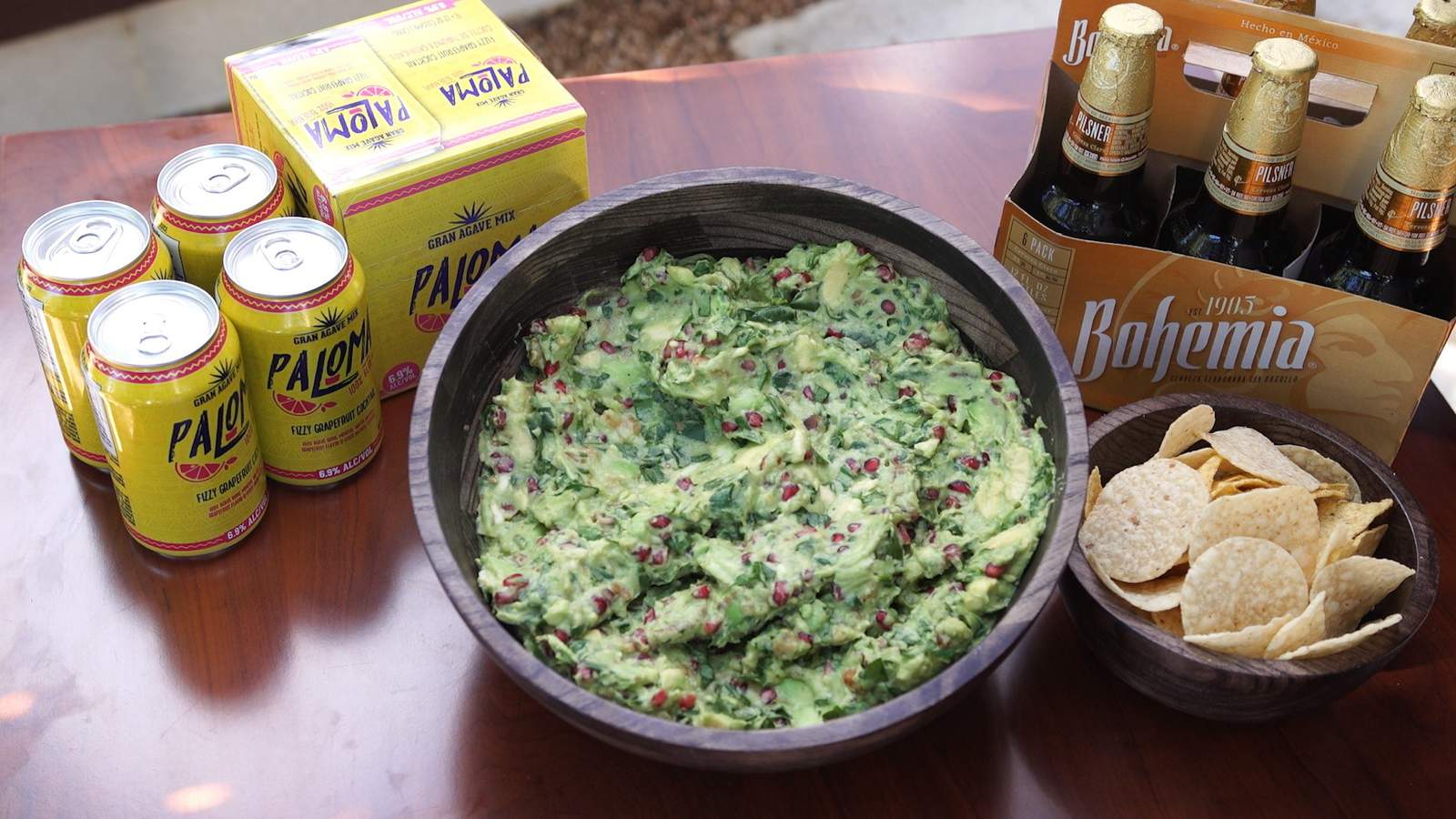 Recipe: Guacamole with walnuts and pomegranate