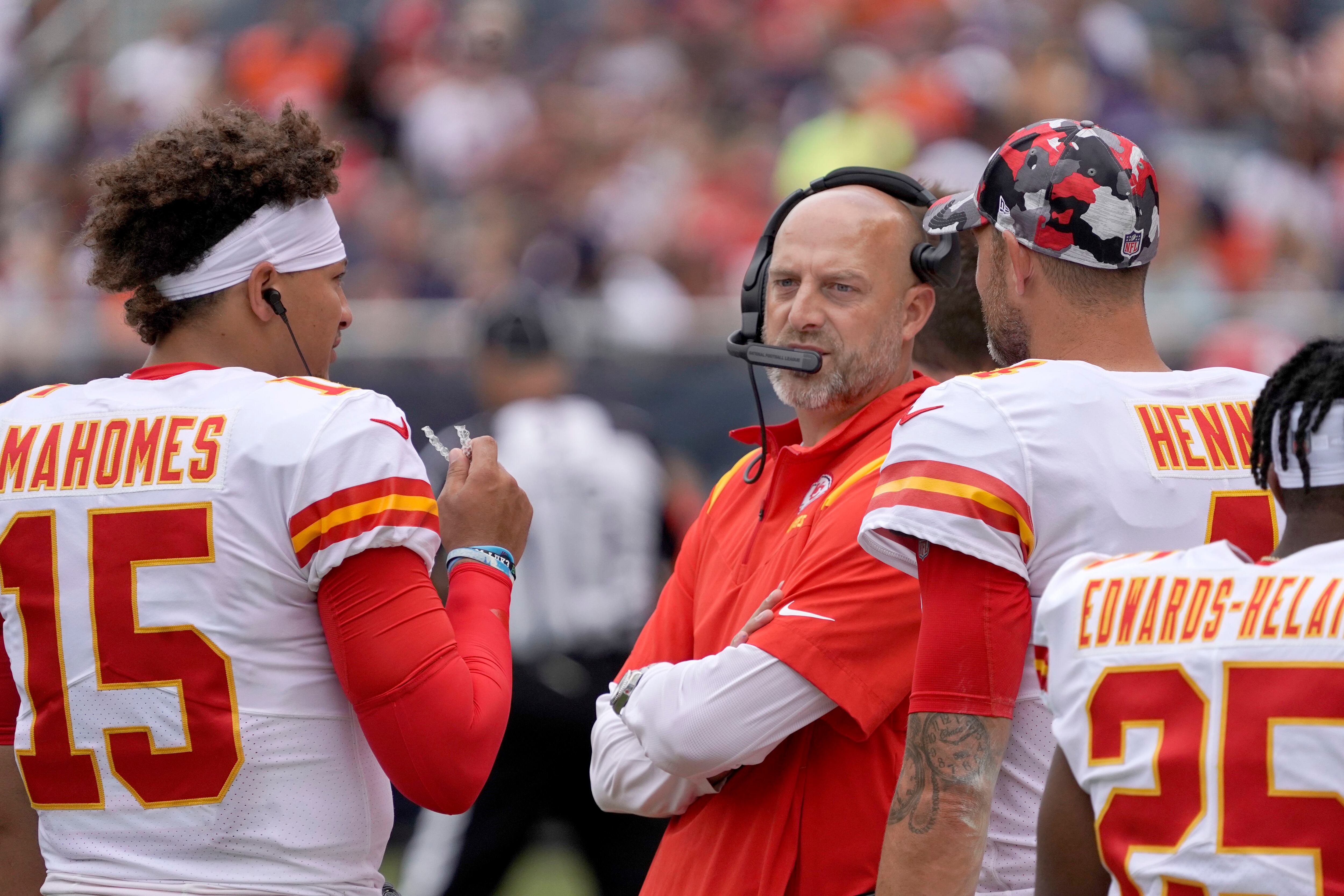 Mahomes has TD, safety Reid kicks PAT, Chiefs lose to Bears - West