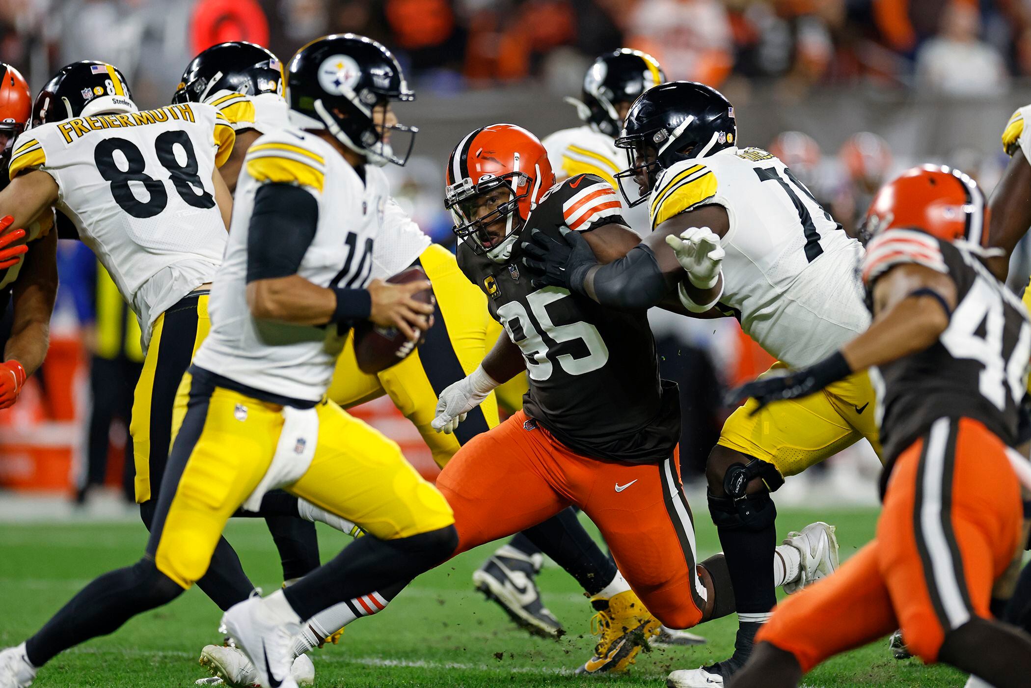 Nick Chubb, Browns Roll over Steelers, 29-17