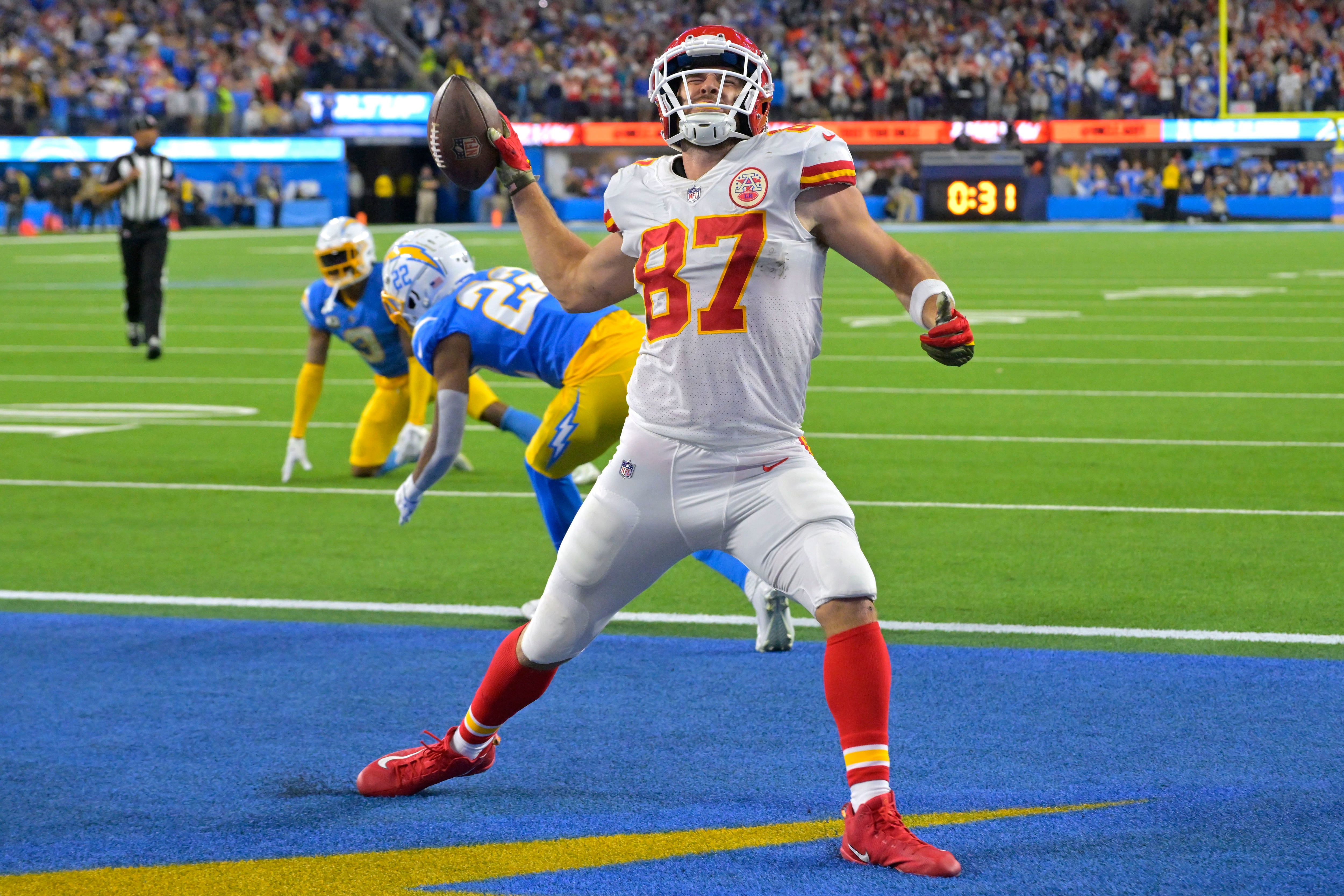 Kelce scores 3 touchdowns, Chiefs rally past Chargers 30-27