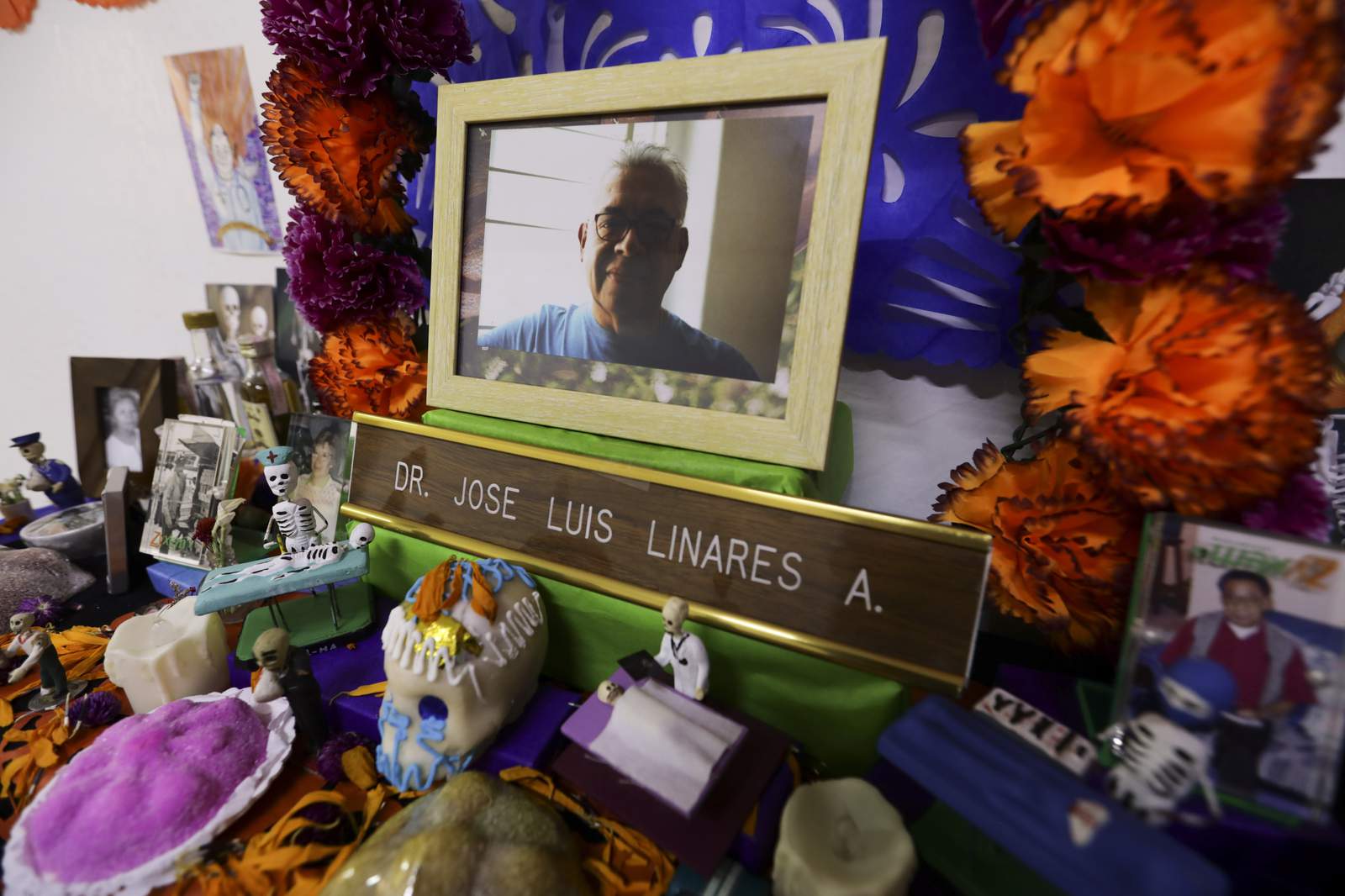 For Mexico's doctors, an especially mournful Day of the Dead