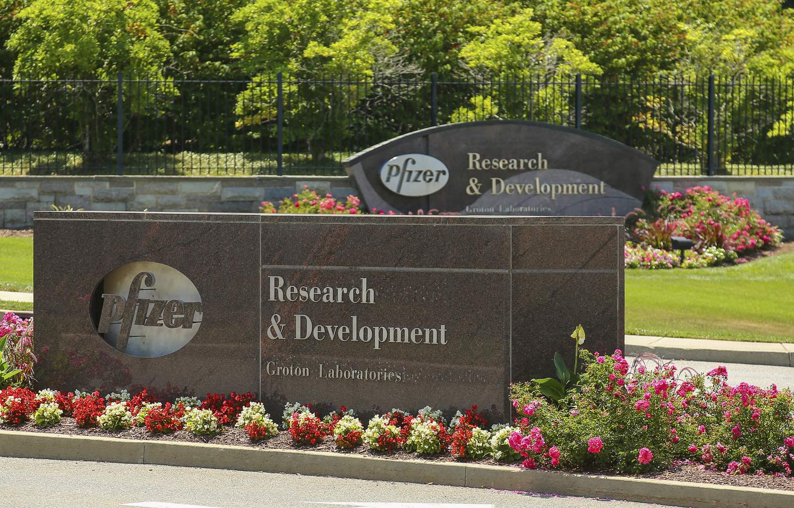 Pfizer tops 3Q earnings views, makes progress on COVID shot