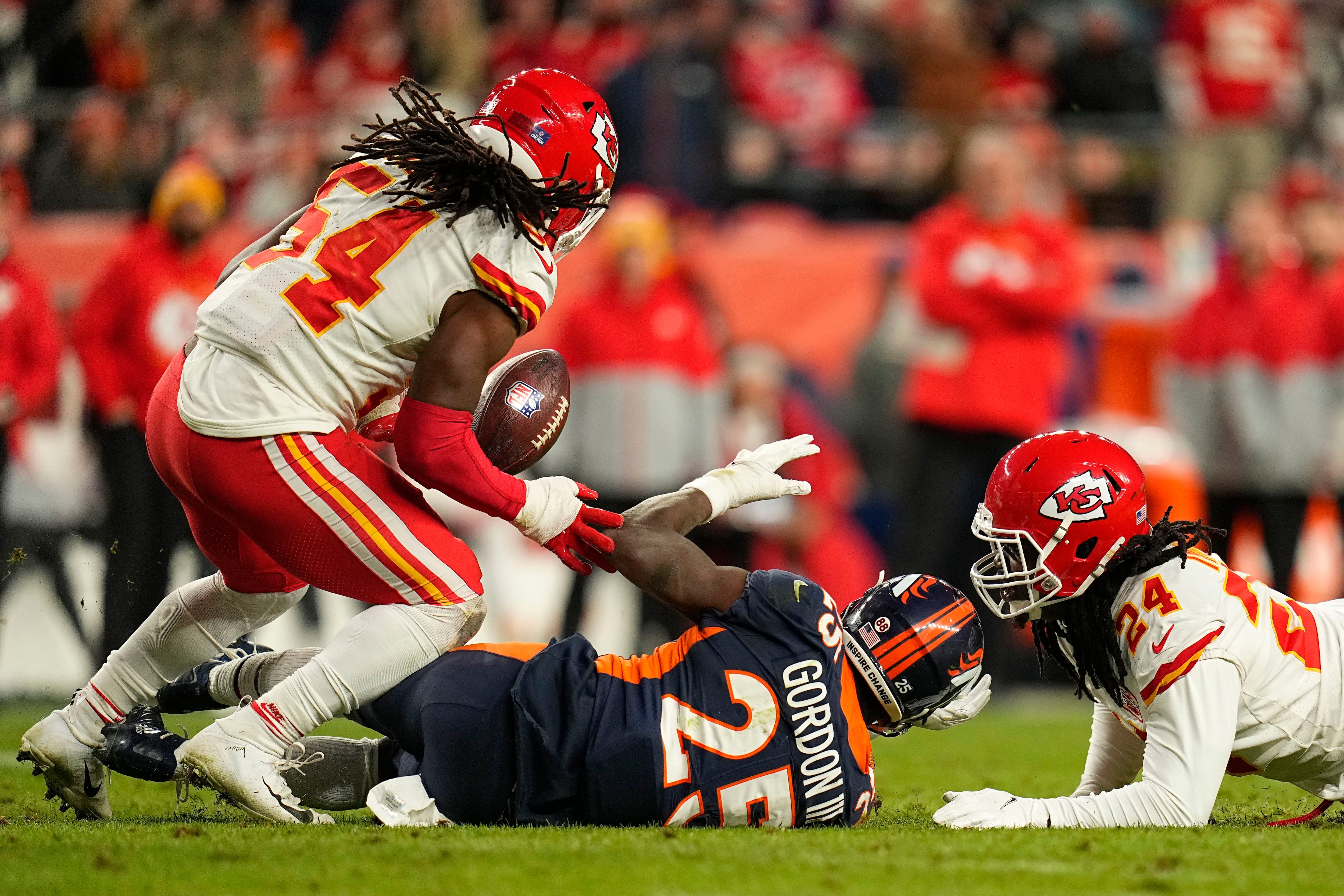 Chiefs vs. Broncos final score, results: KC's Patrick Mahomes remains  undefeated vs. Denver after 'SNF' win