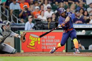 Benches clear in 9th, Servais tossed as Mariners beat Astros