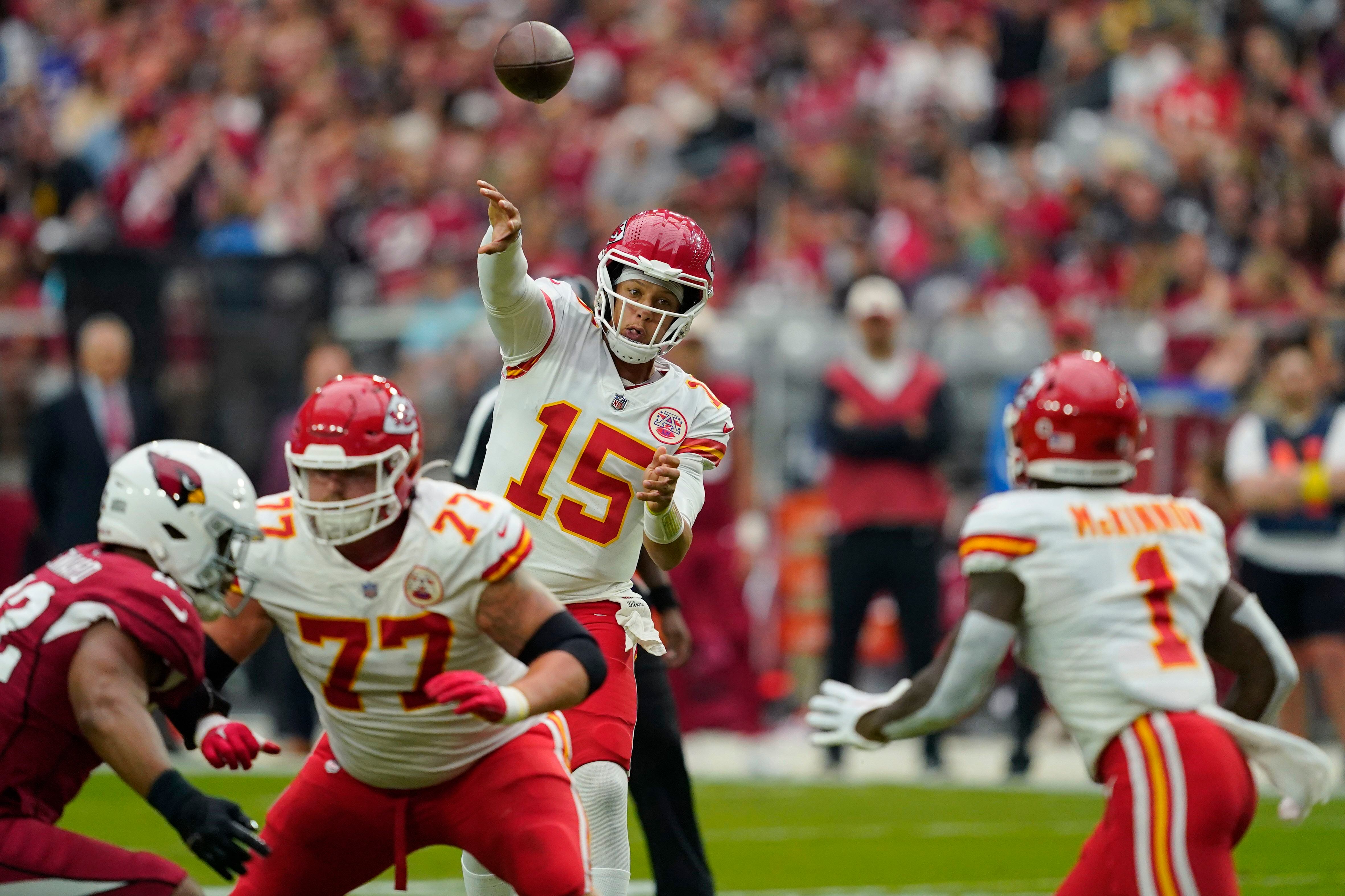 Patrick Mahomes' five touchdowns baffles Cardinals as Chiefs