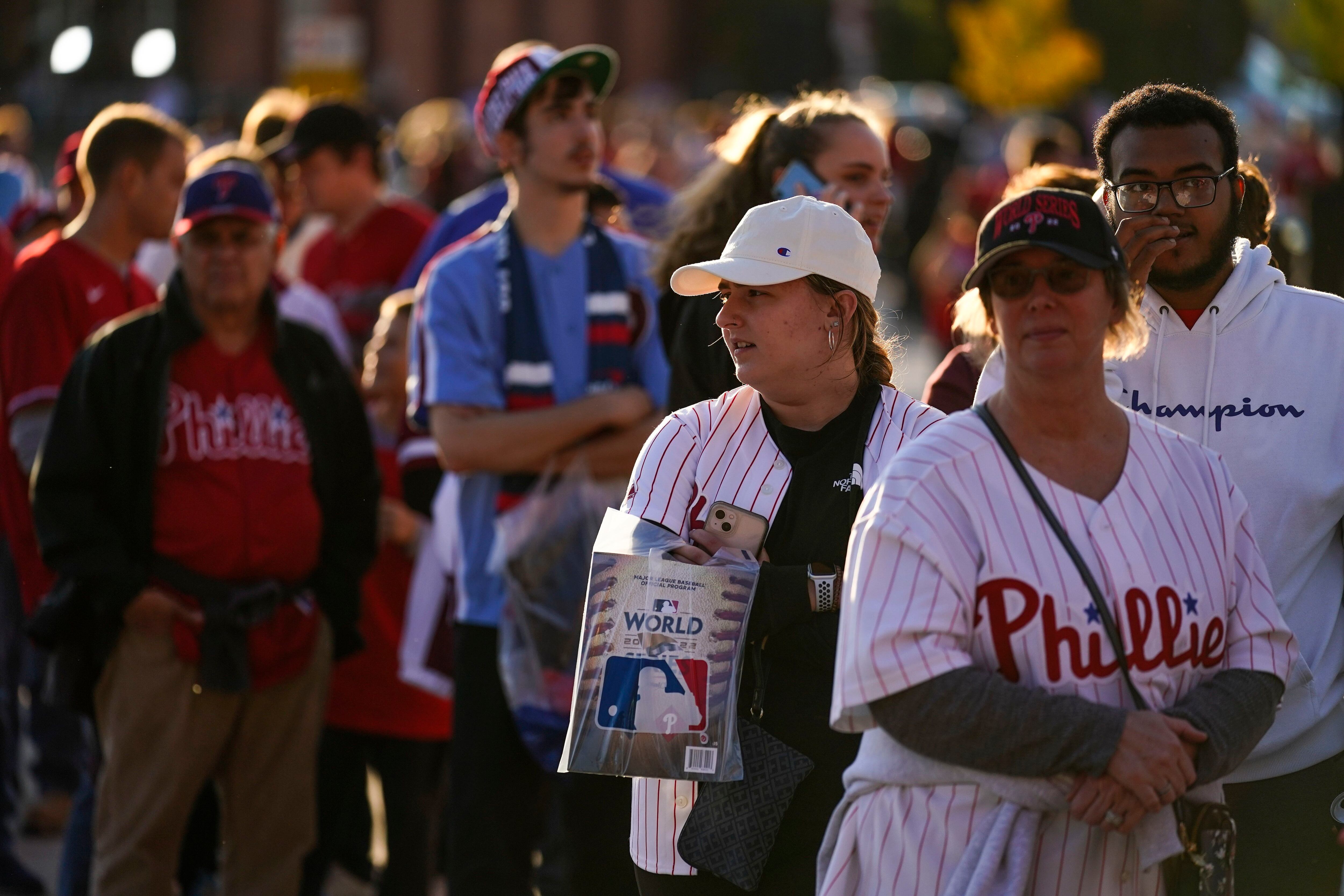 Philly, Houston rev up for rare World Series-NFL double dip