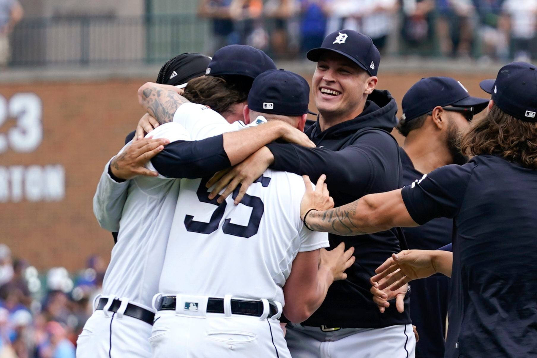 Manning, Foley and Lange toss 1st combined no-hitter in Tigers