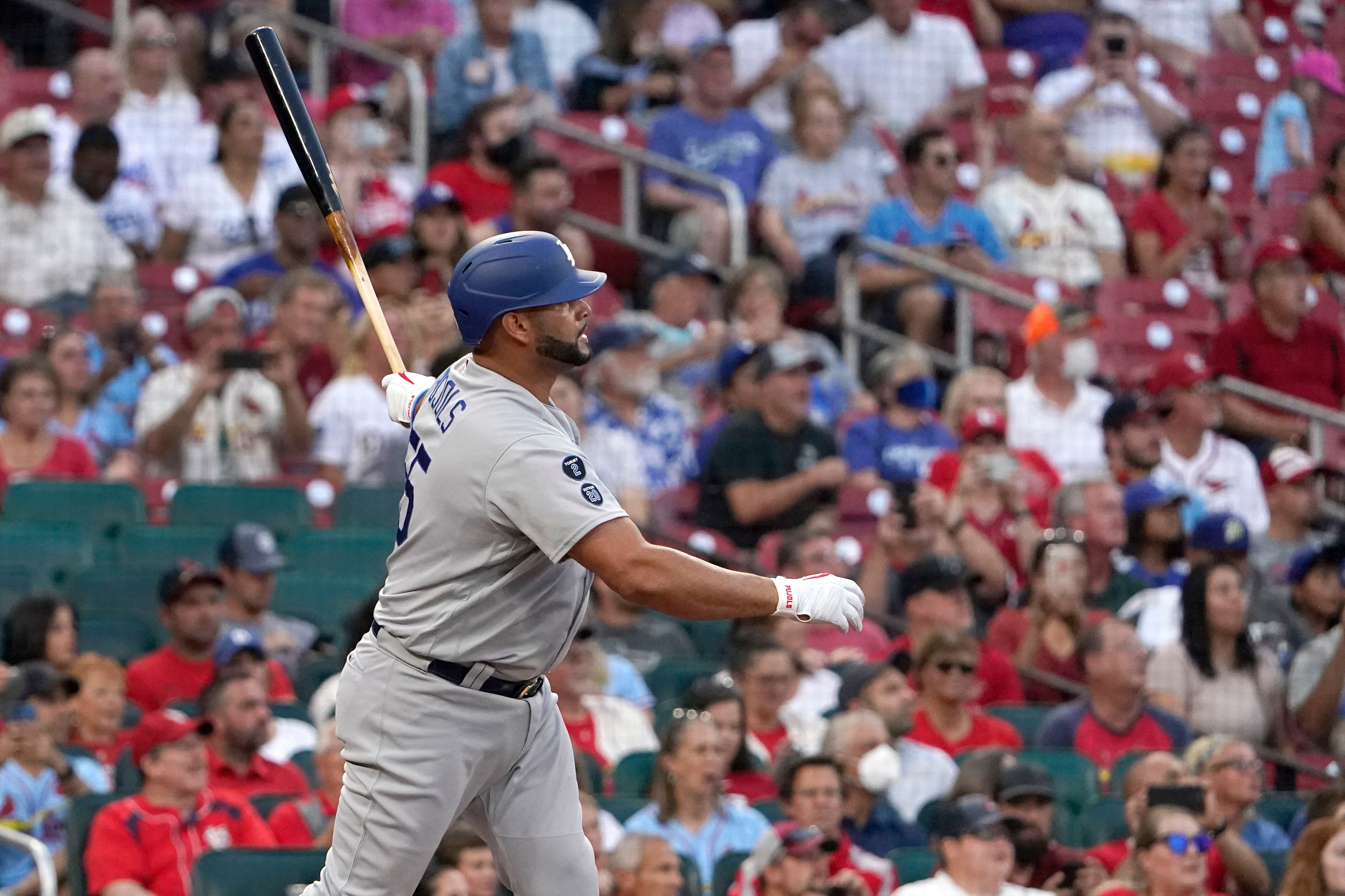 Albert Pujols greeted with minute-long ovation from Cardinals fans, Yadier  Molina hug