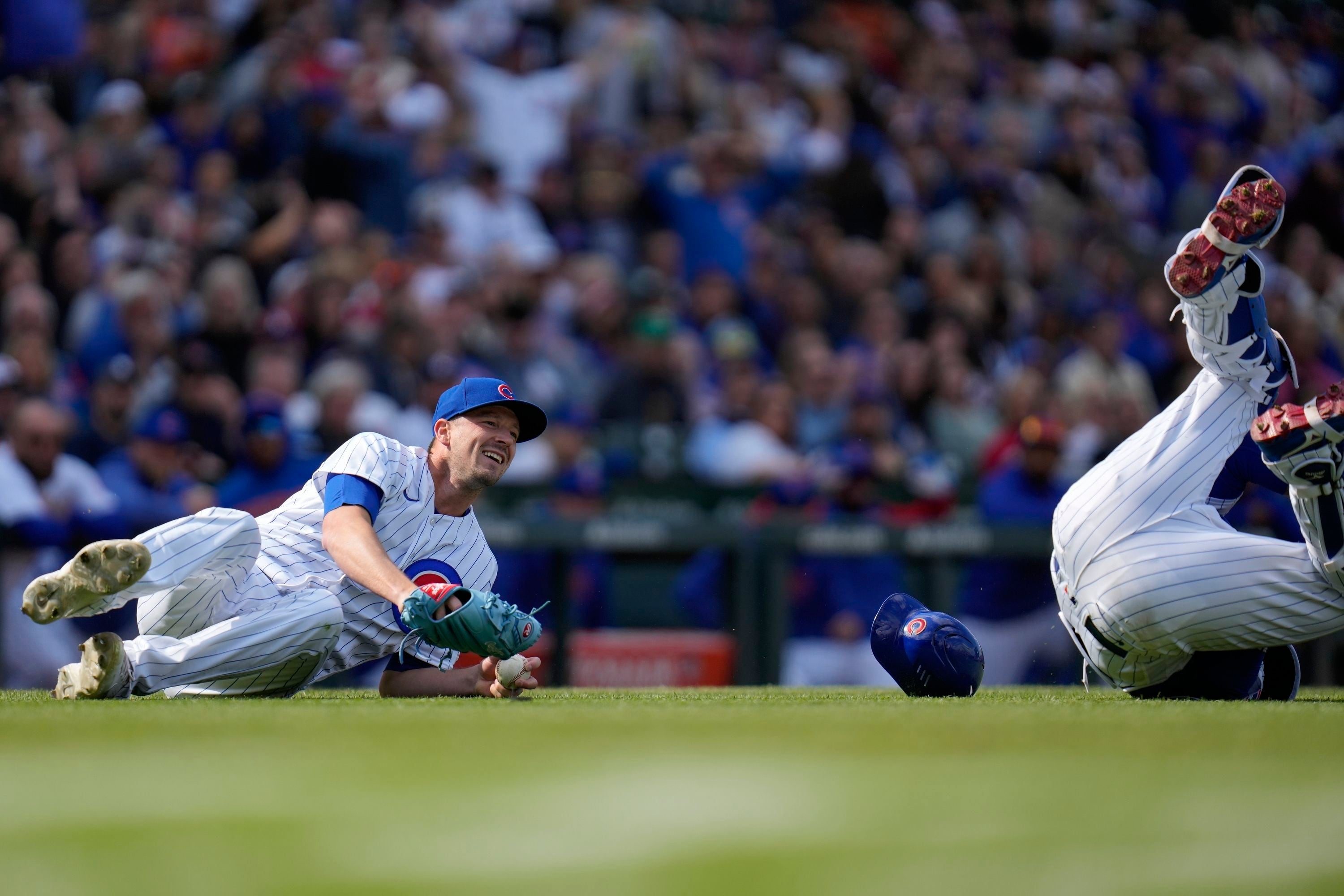 WATCH: Patrick Wisdom shows off his arm by gunning down baserunner