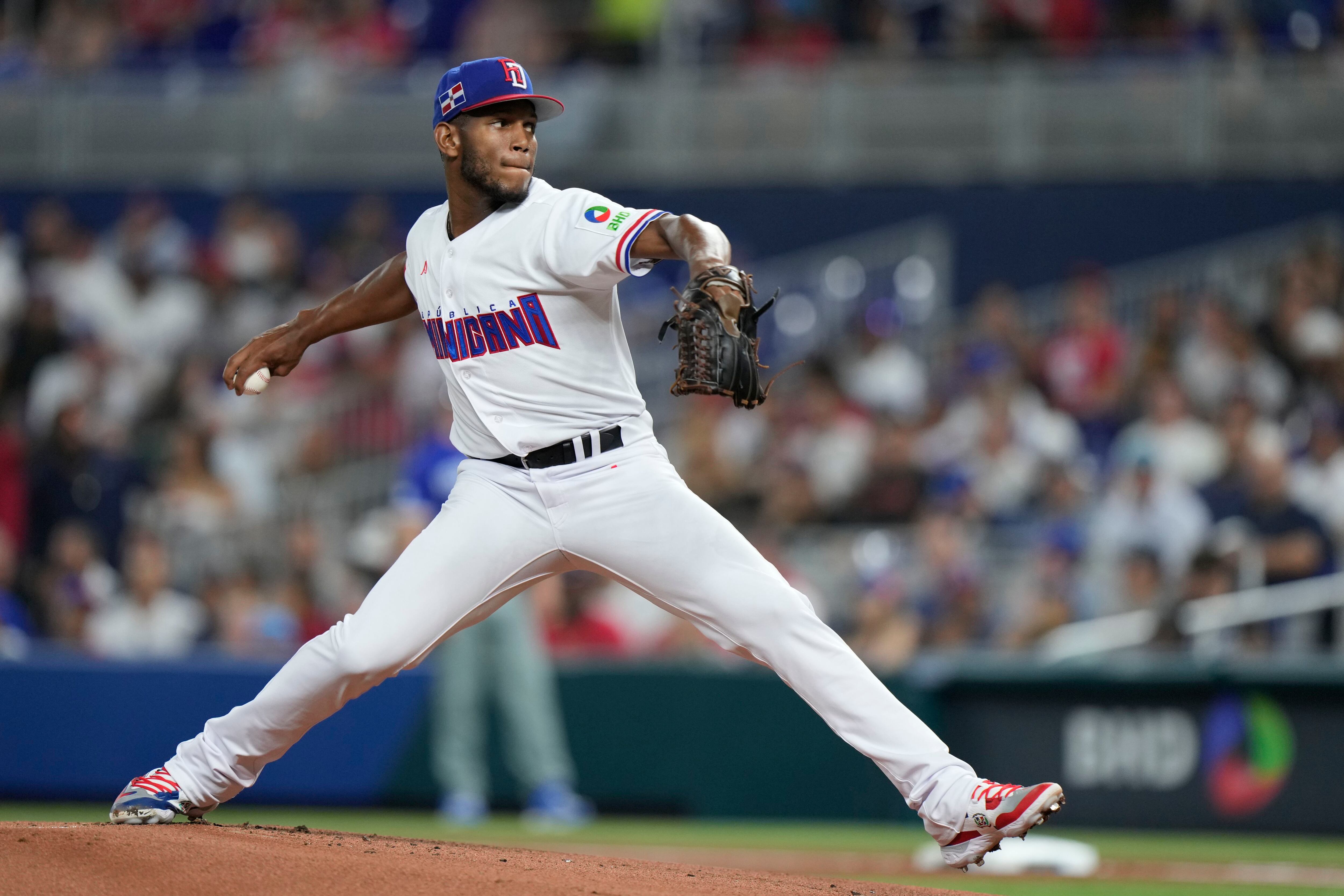 Venezuela tops Nicaragua 4-1 to improve to 3-0 at World Baseball