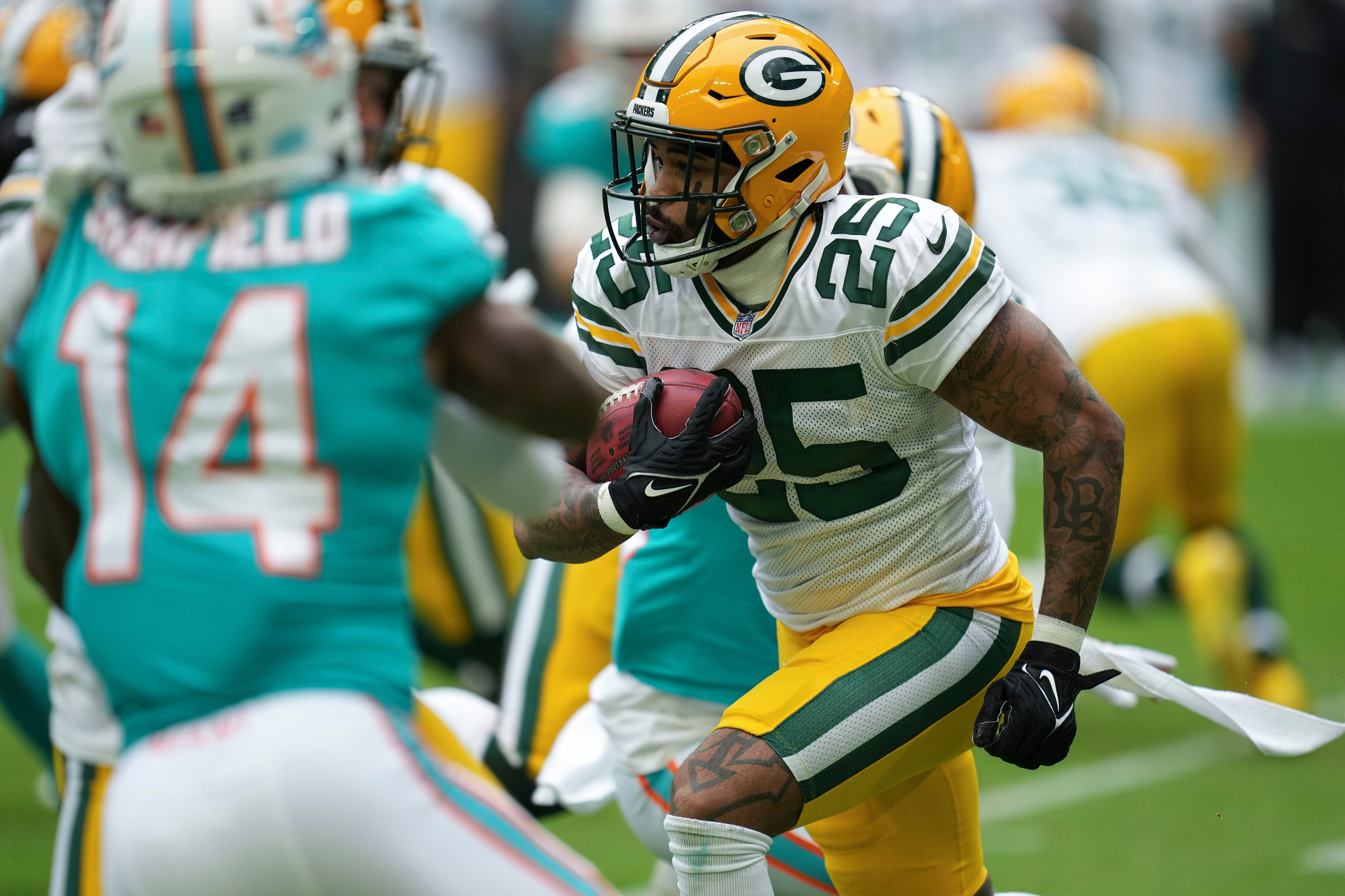 Tagovailoa throws 3 picks, Packers defeat Dolphins 26-20 - The San