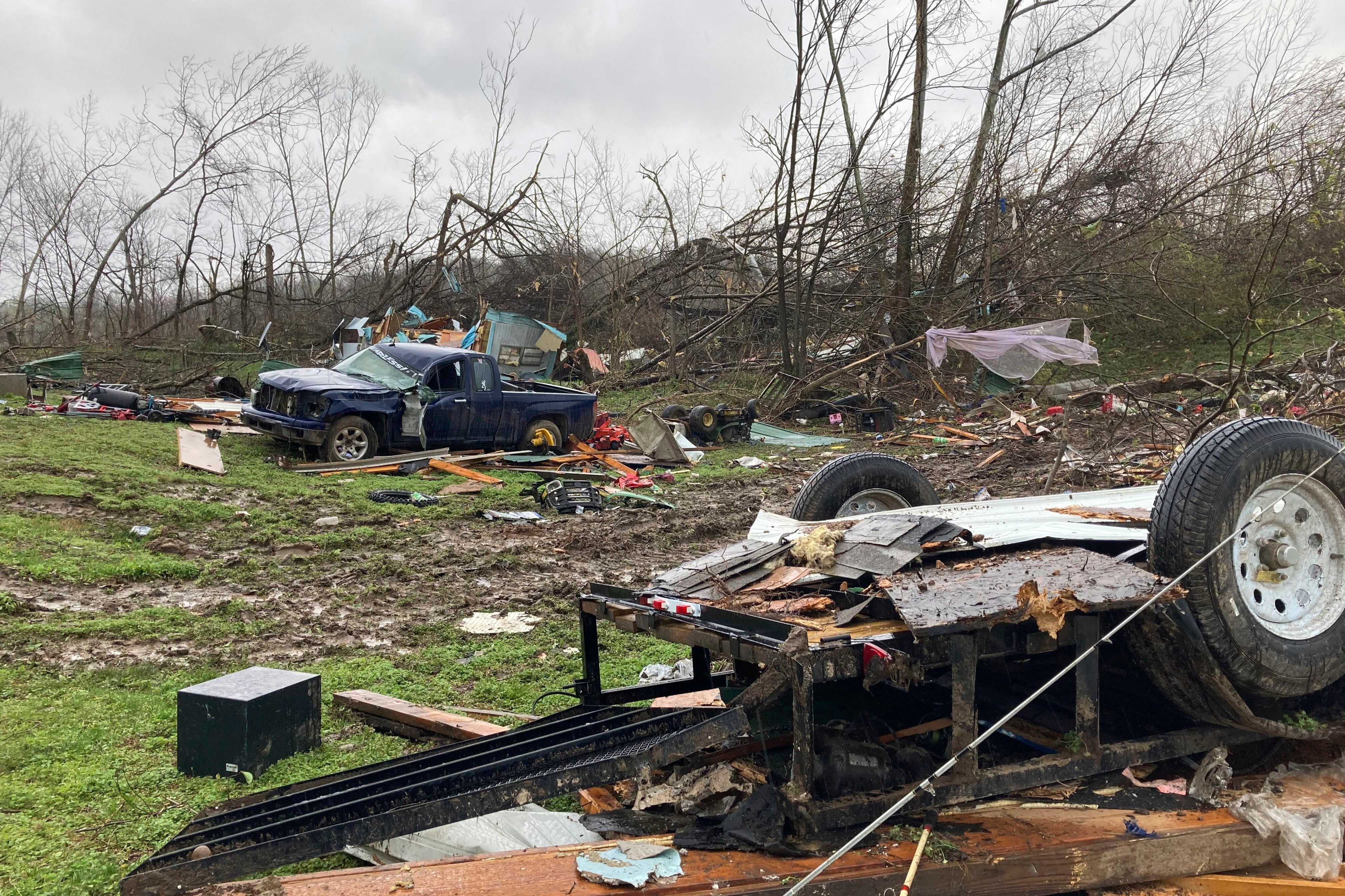 Teenagers in love among 5 lives lost in Missouri tornado