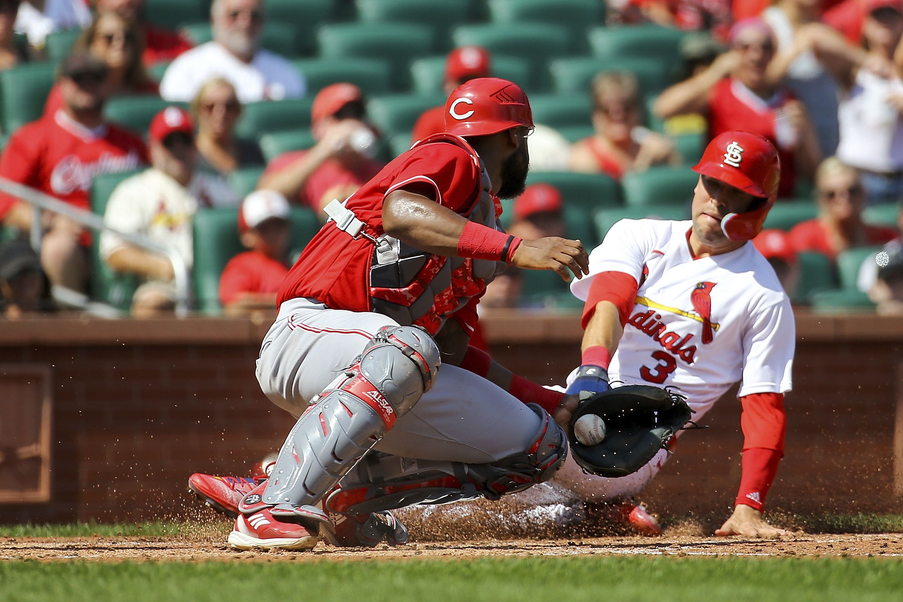 Molina homers, Pujols goes hitless as Cards beat Reds 5-1