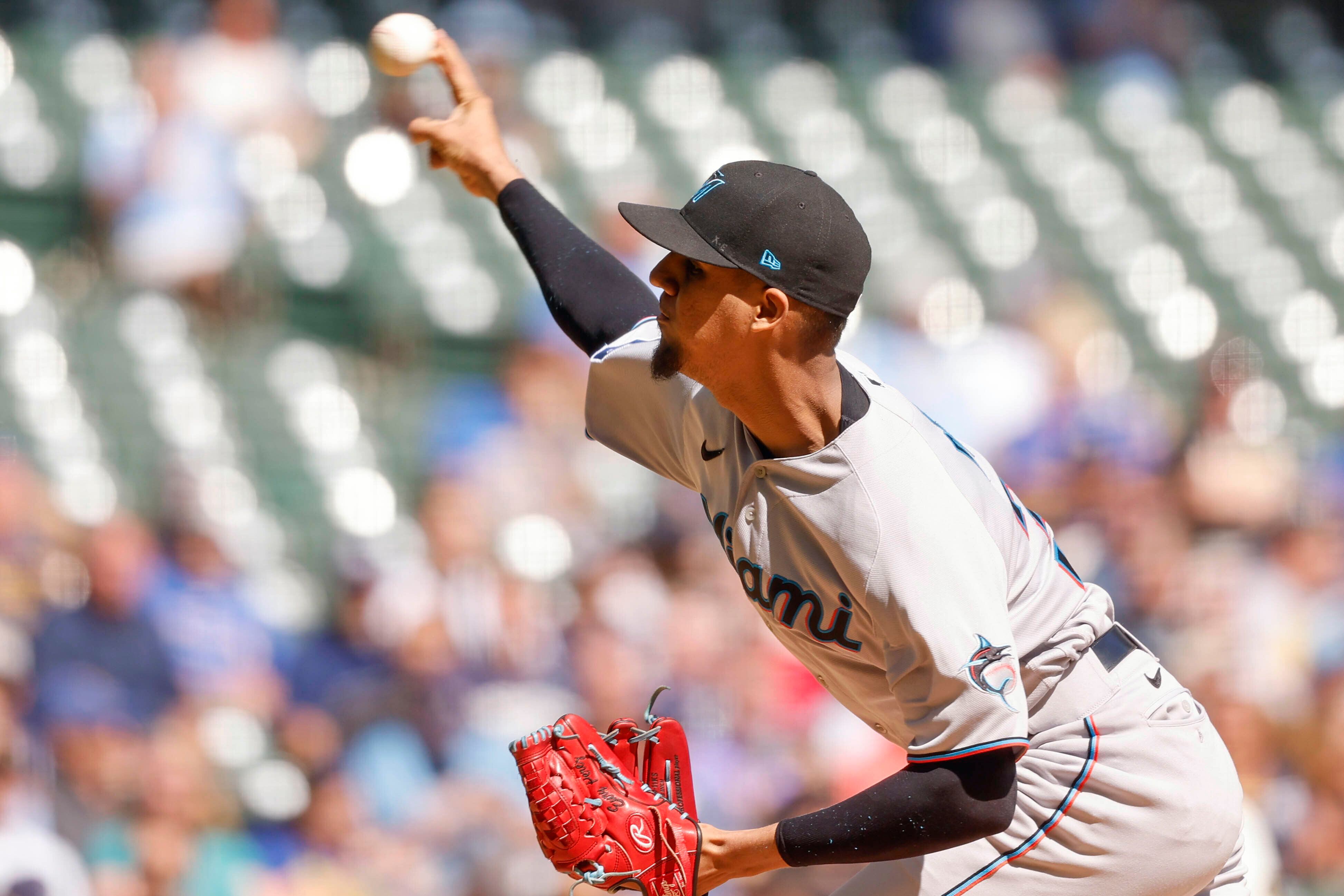 Tyrone Taylor hits 2 RBI doubles and scores go-ahead run in Brewers' 4-2  victory over Marlins - ABC News