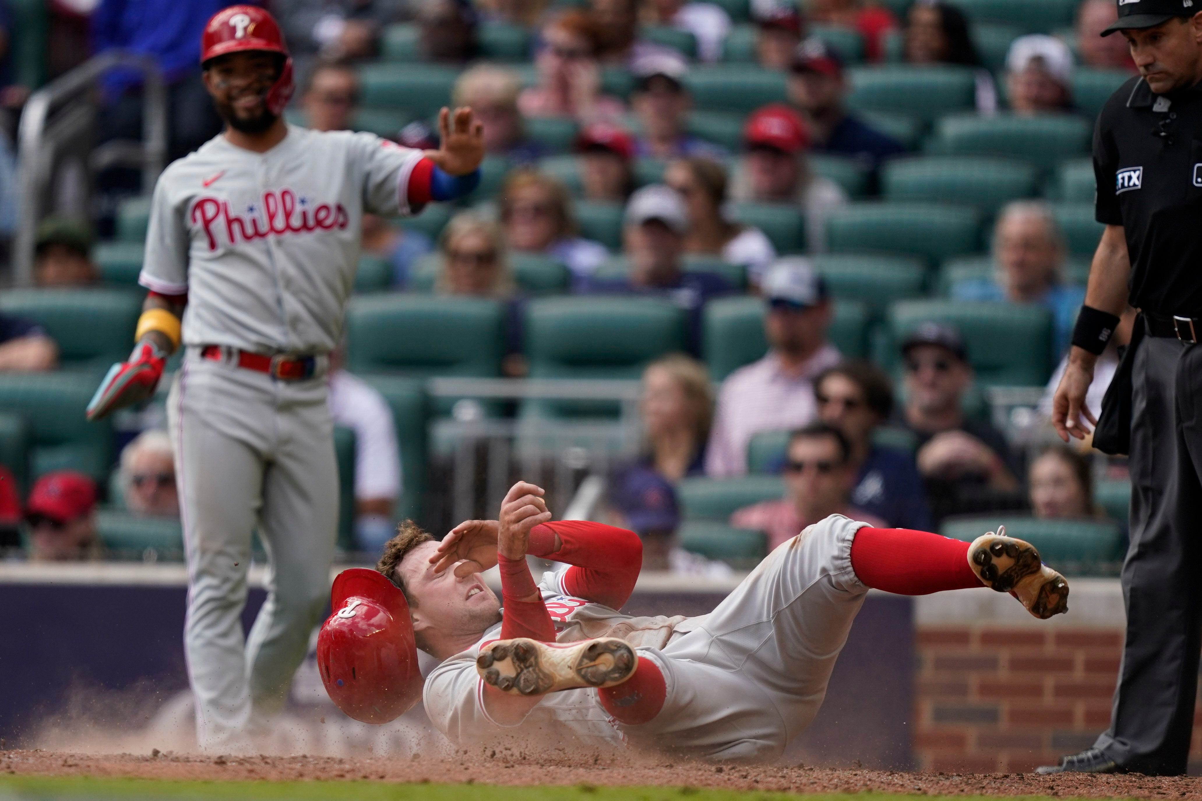 Phillies' Robertson out for NLDS after injuring calf during