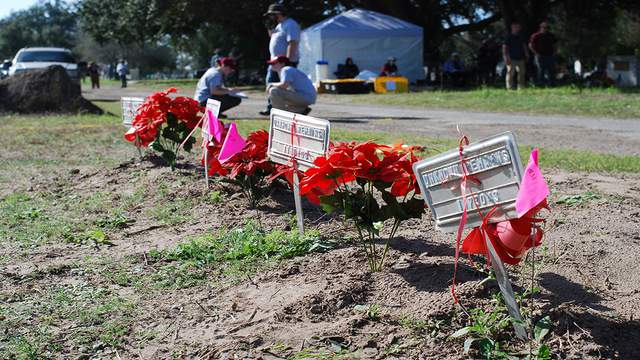 Baylor students begin somber task in Brooks County