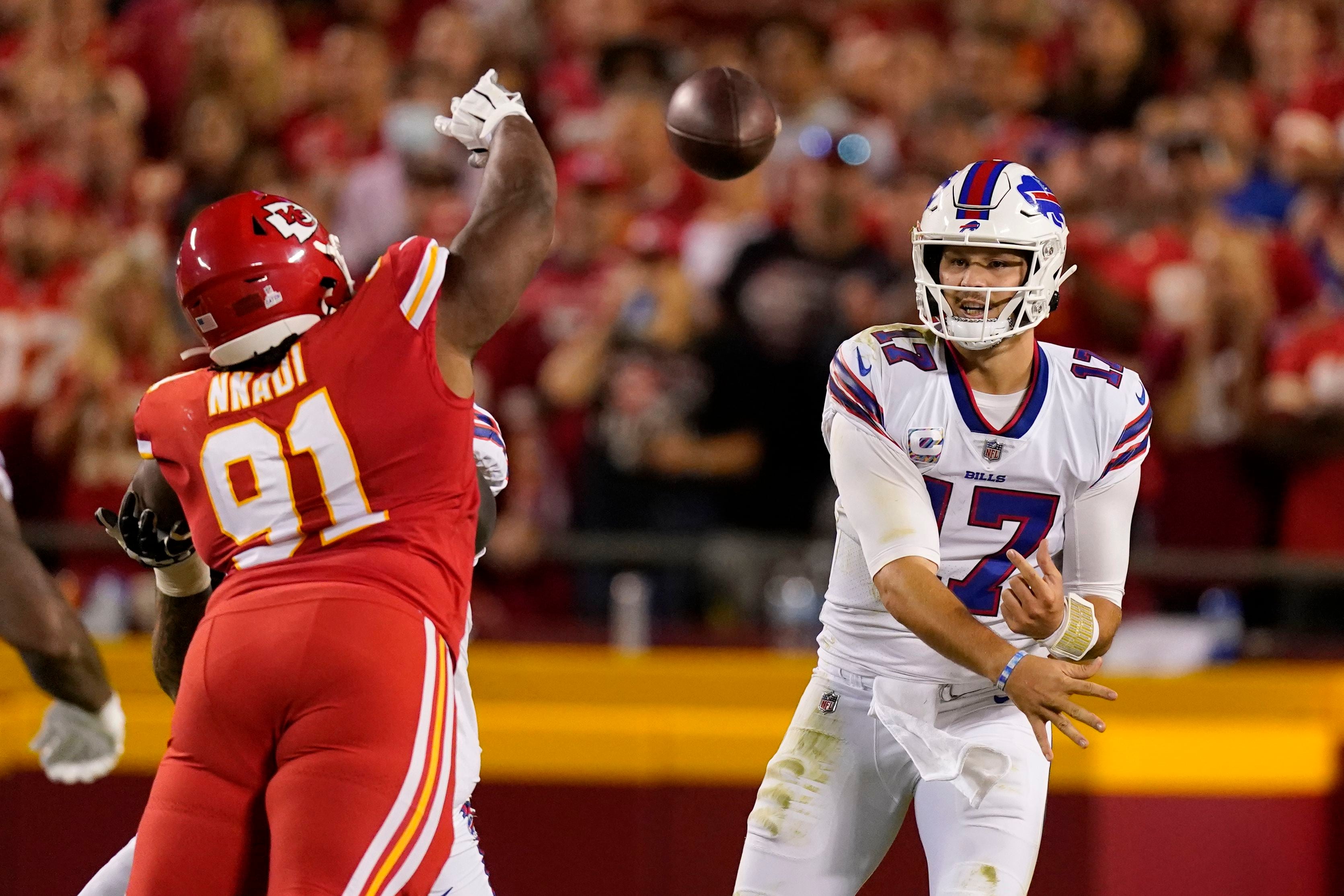 Bills vs. Chiefs delayed by inclement weather at halftime