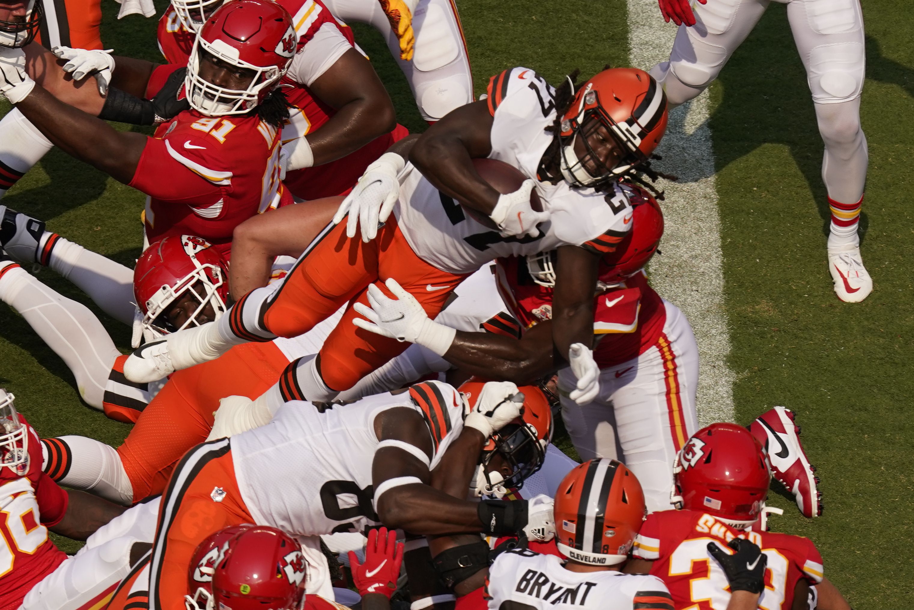 Kansas City, Missouri, USA. 10th August, 2019. Kansas City Chiefs free  safety Tyrann Mathieu (32) warming up in pre-game during the NFL Football  Game between the Cincinnati Bengals and the Kansas City