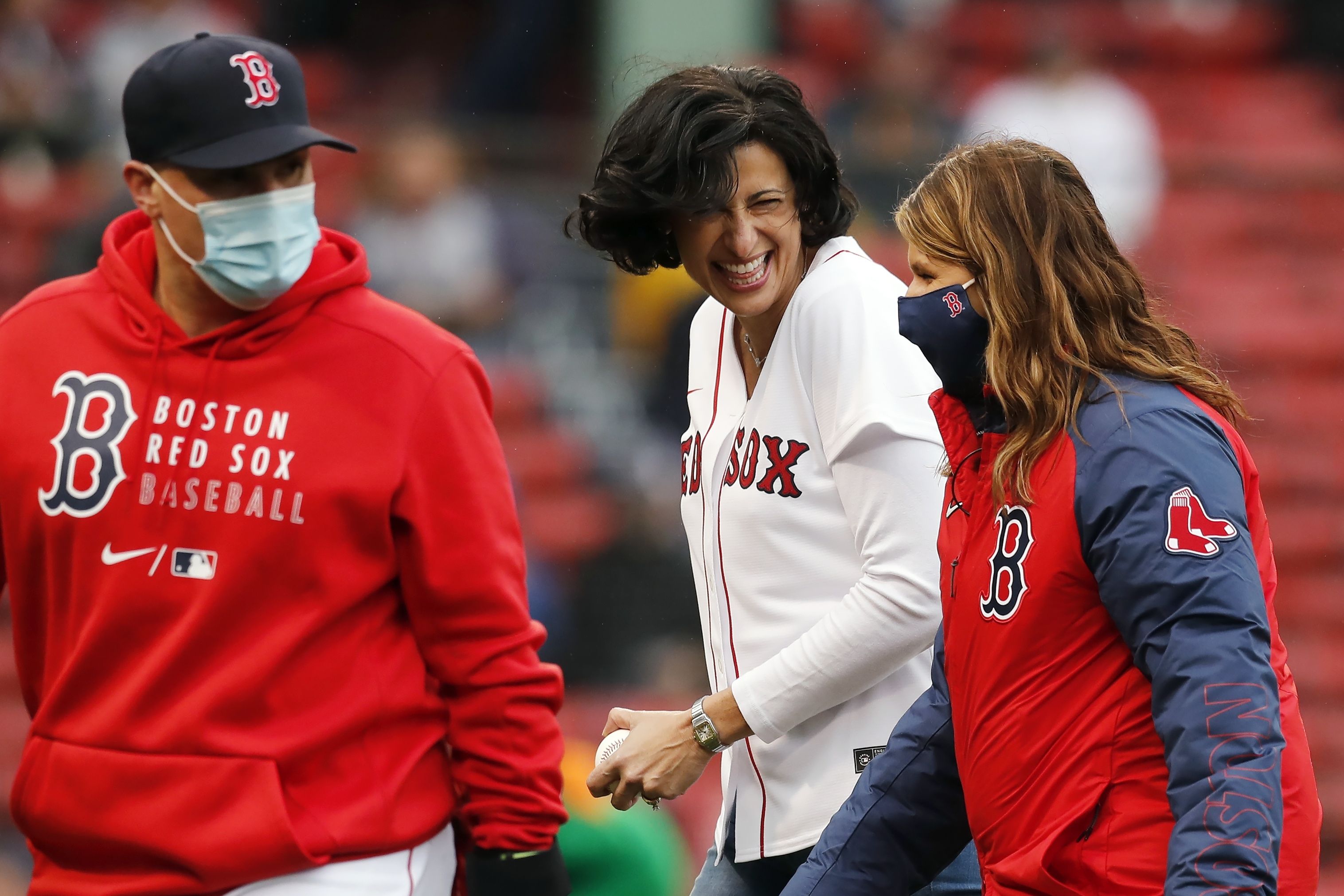 Red Sox' Alex Cora returning home to Puerto Rico for daughter's