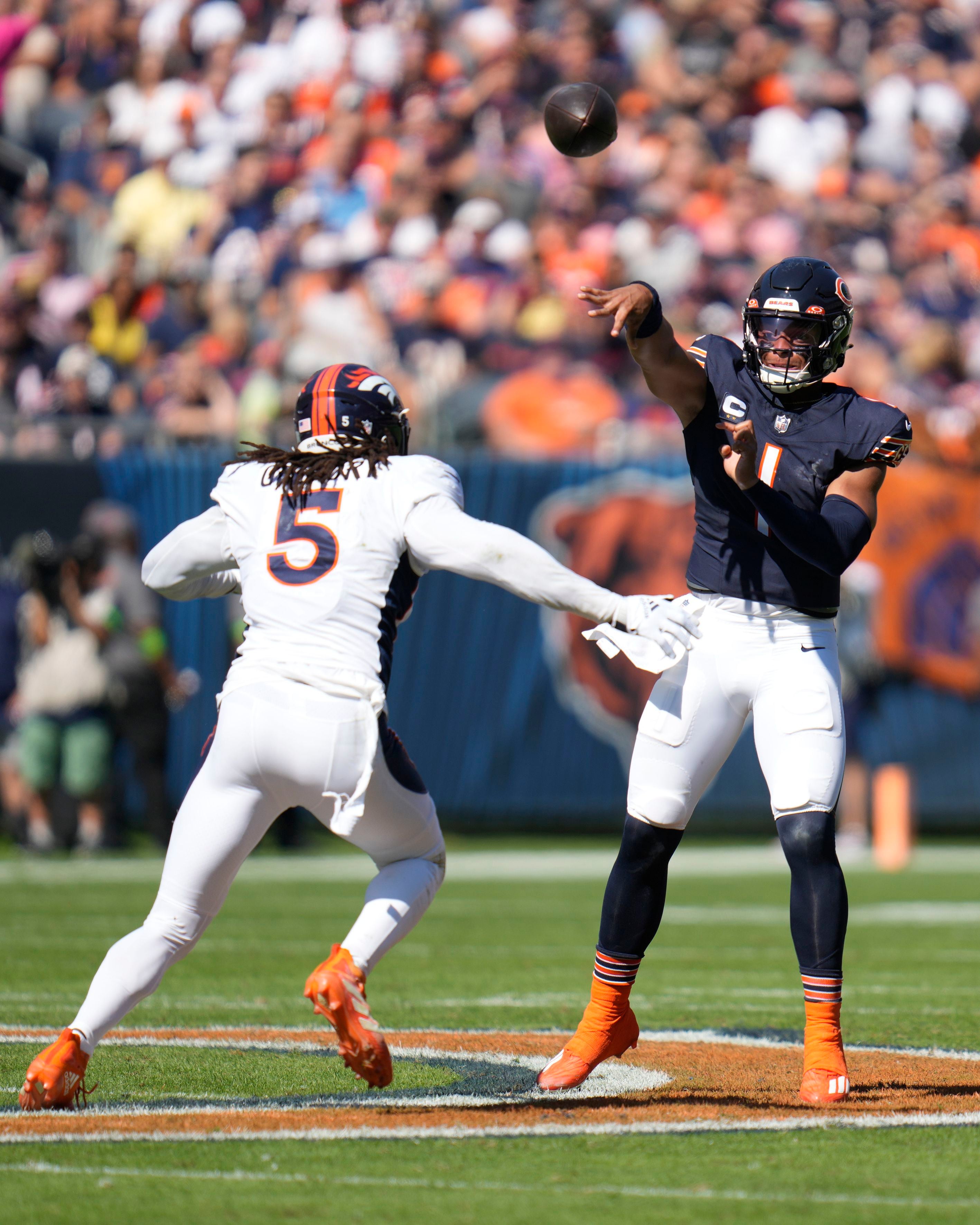 Chicago Bears quarterback Justin Fields signs baby's Bears jersey at  training camp