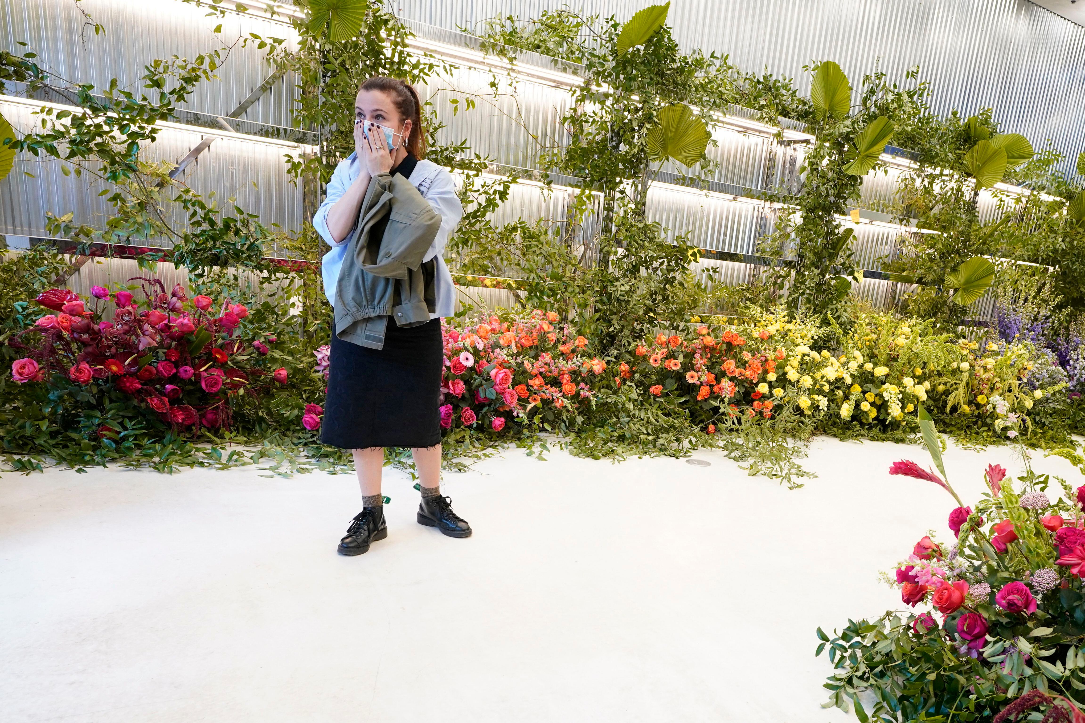 Louis Vuitton Pays Tribute to Virgil Abloh With A Poetic Show - ELLE  SINGAPORE