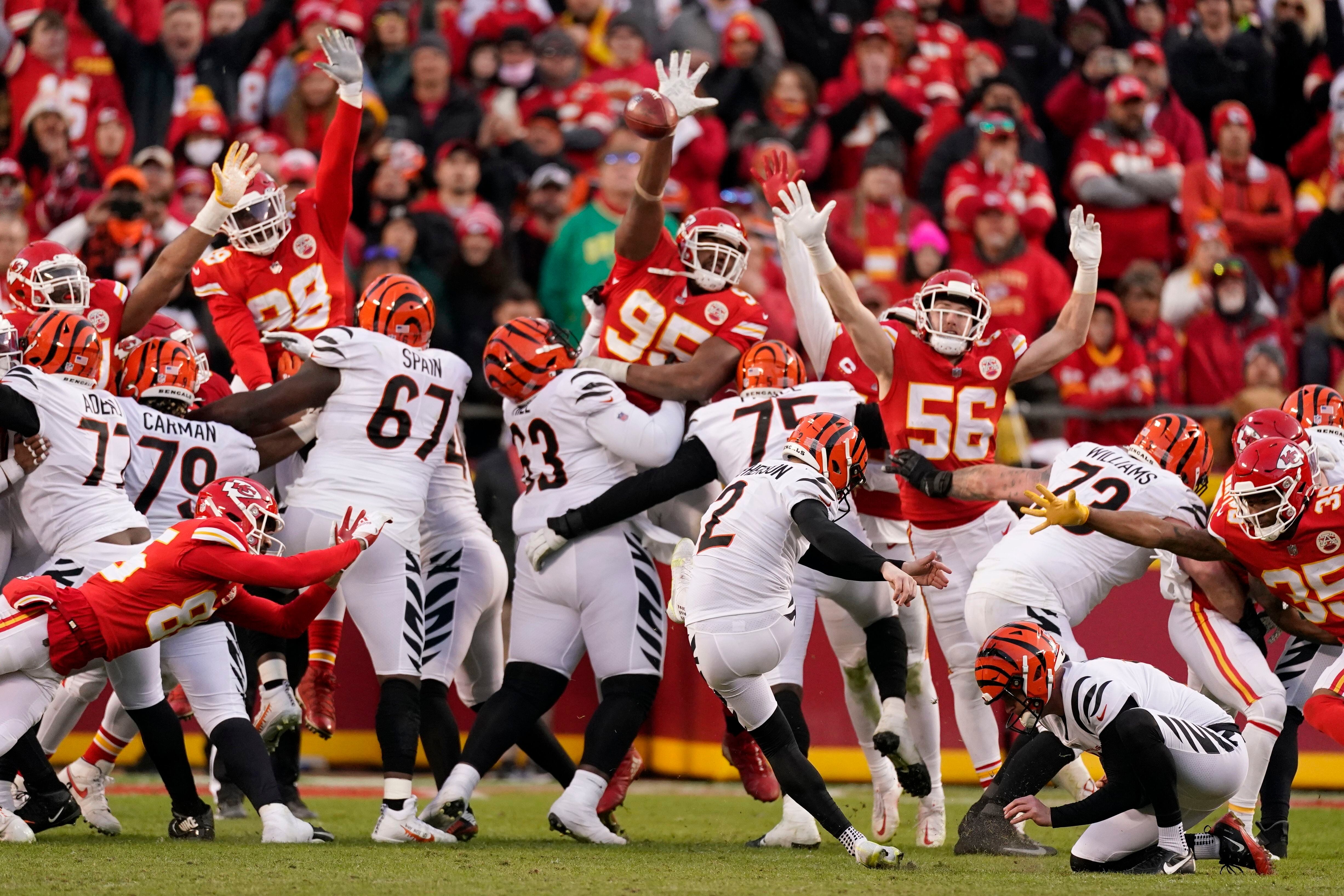 HALFTIME! Chiefs lead the Bengals 21-10 in AFC Championship