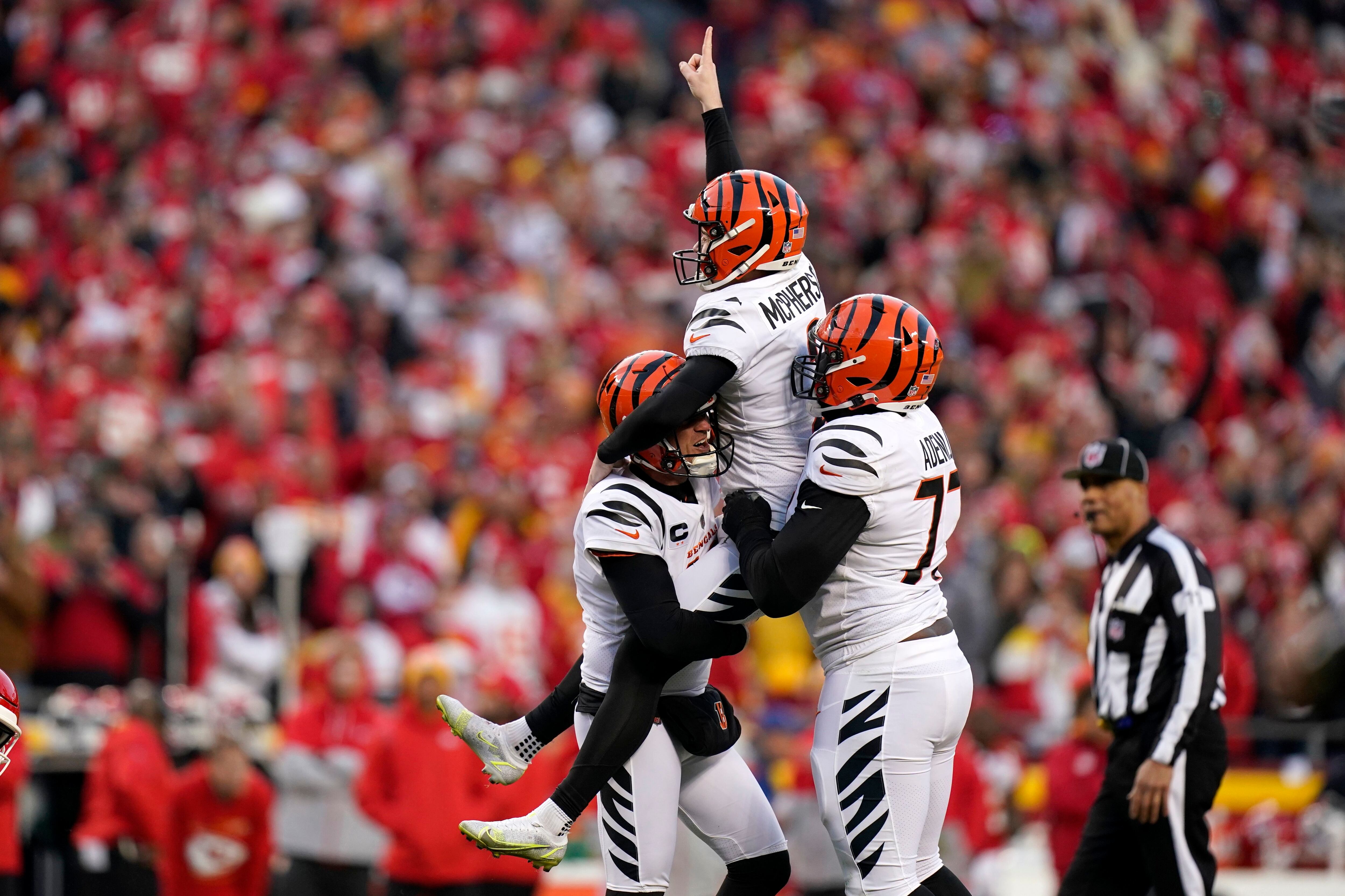 Cincinnati Bengals guard Hakeem Adeniji (77) in coverage against