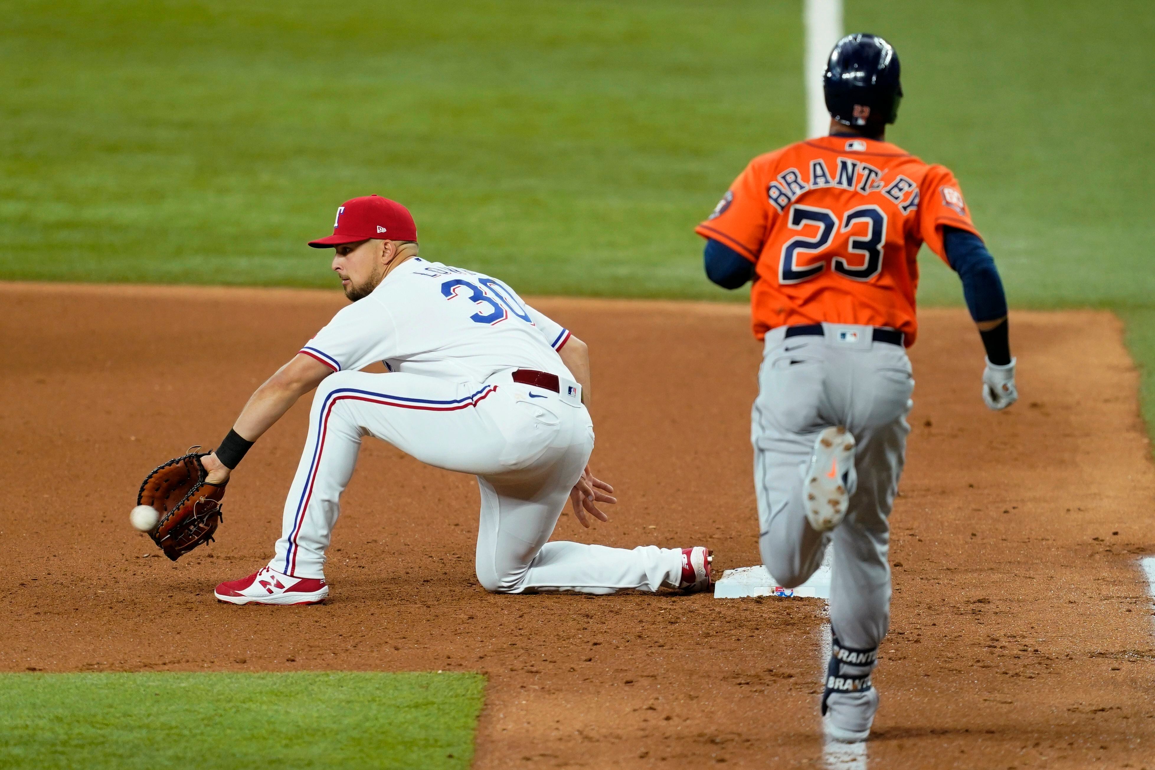 Tucker's pinch HR lifts Astros over Texas in starters' duel