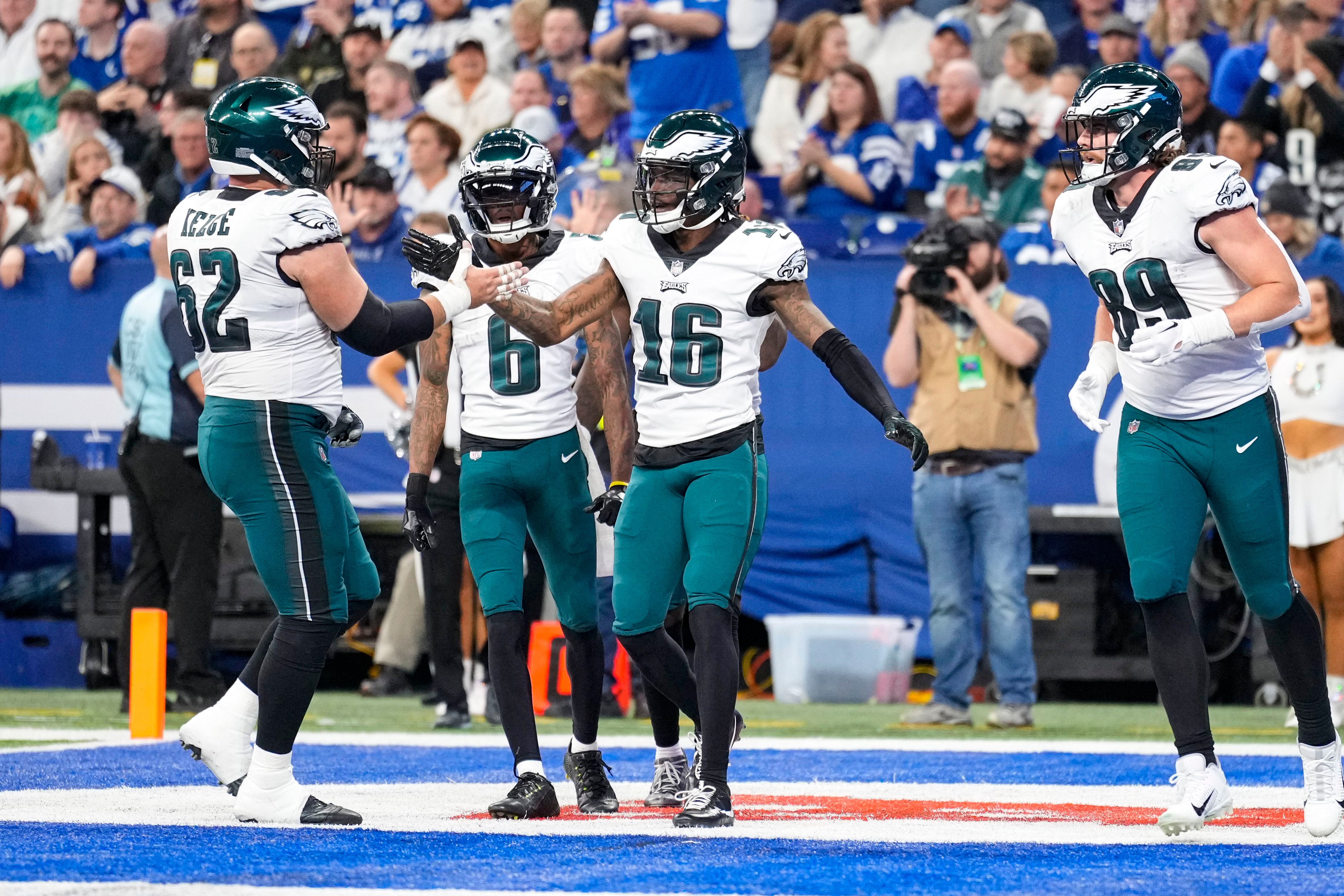 Jalen Hurts' late TD run gives Eagles 17-16 win over Colts