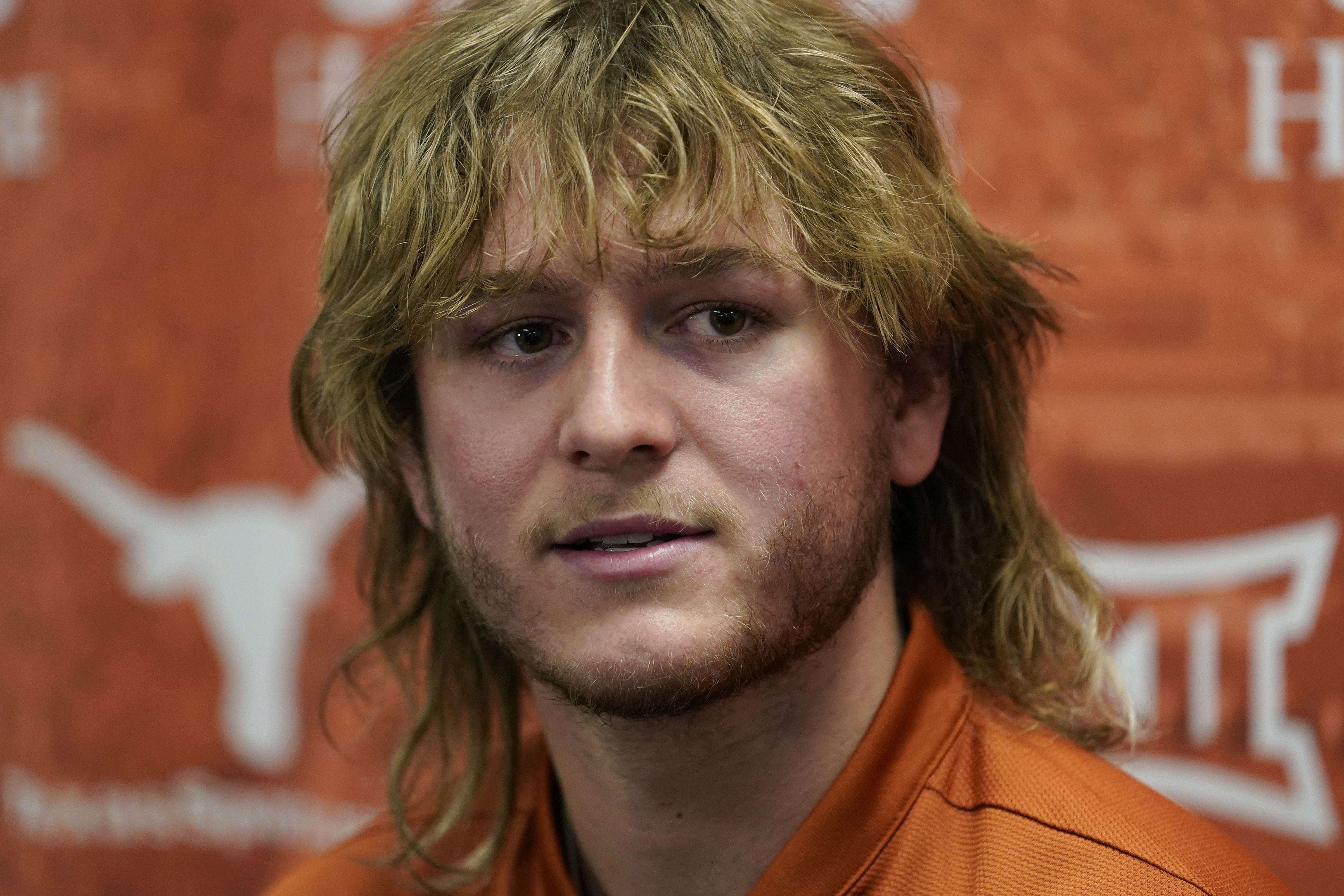 Texas Longhorns QB Quinn Ewers 'Whole New Person' After Haircut