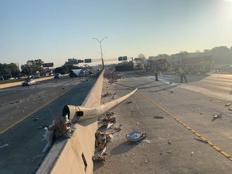 18wheeler rollover accident prompts partial road closure of I35, New