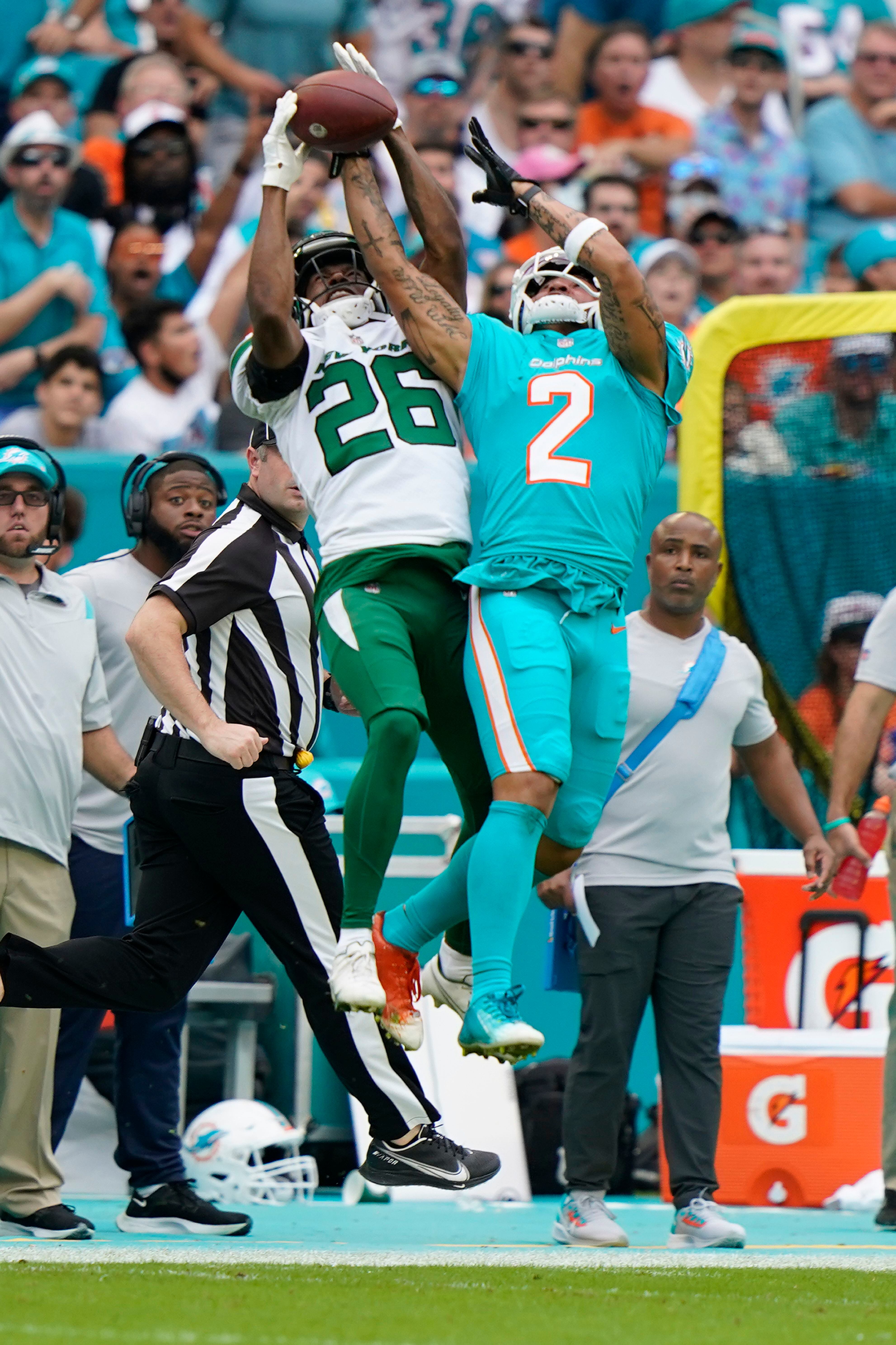 Dolphins extend winning streak to 6, rally past Jets 31-24