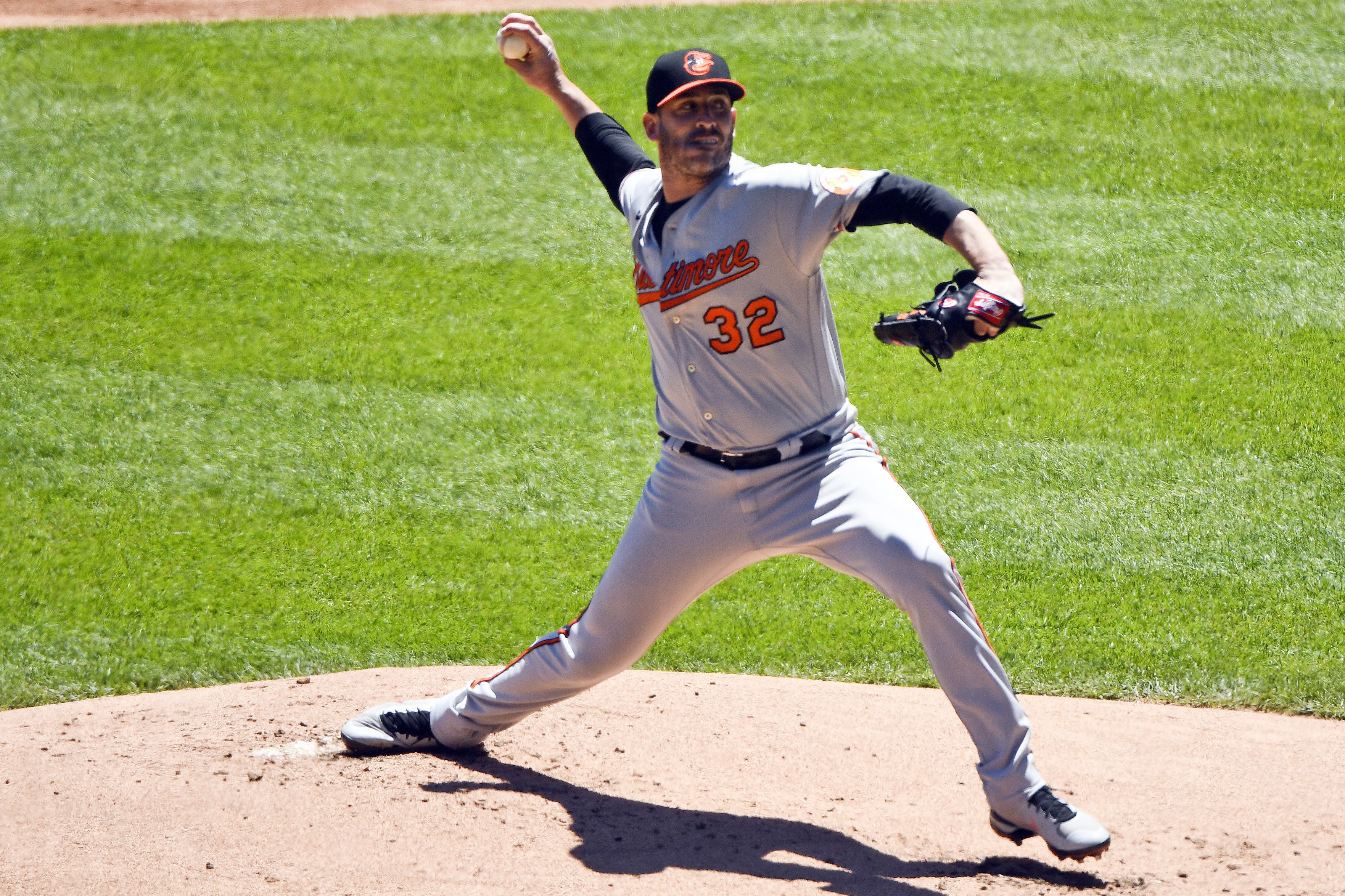 Baltimore Orioles starting pitcher Adam Eaton throws to a Chicago