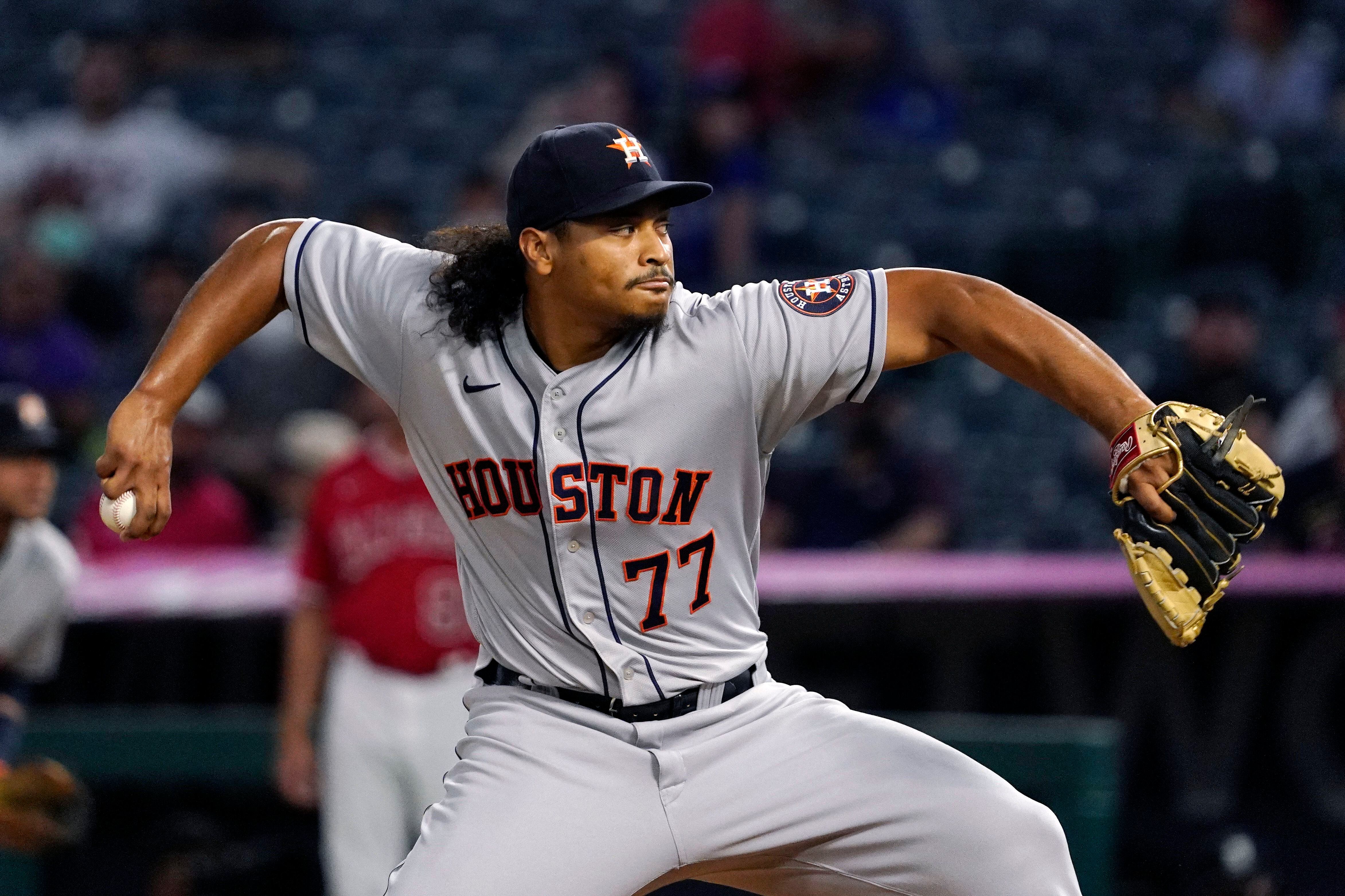 Astros' Gurriel Takes Knee to Head During Rundown in Game 5 - Sports  Illustrated