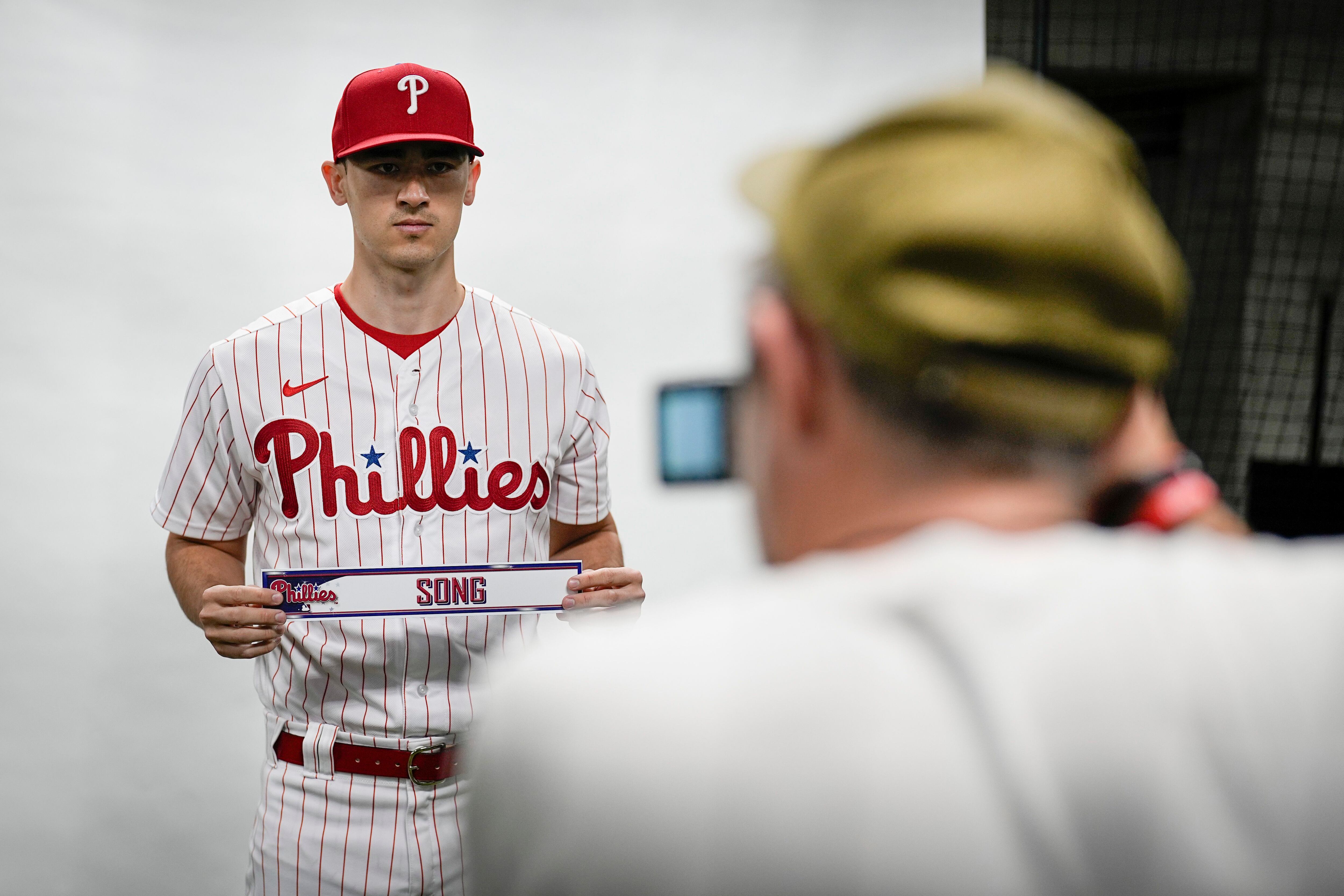 Rob Thomson adjusting to life as Phillies manager