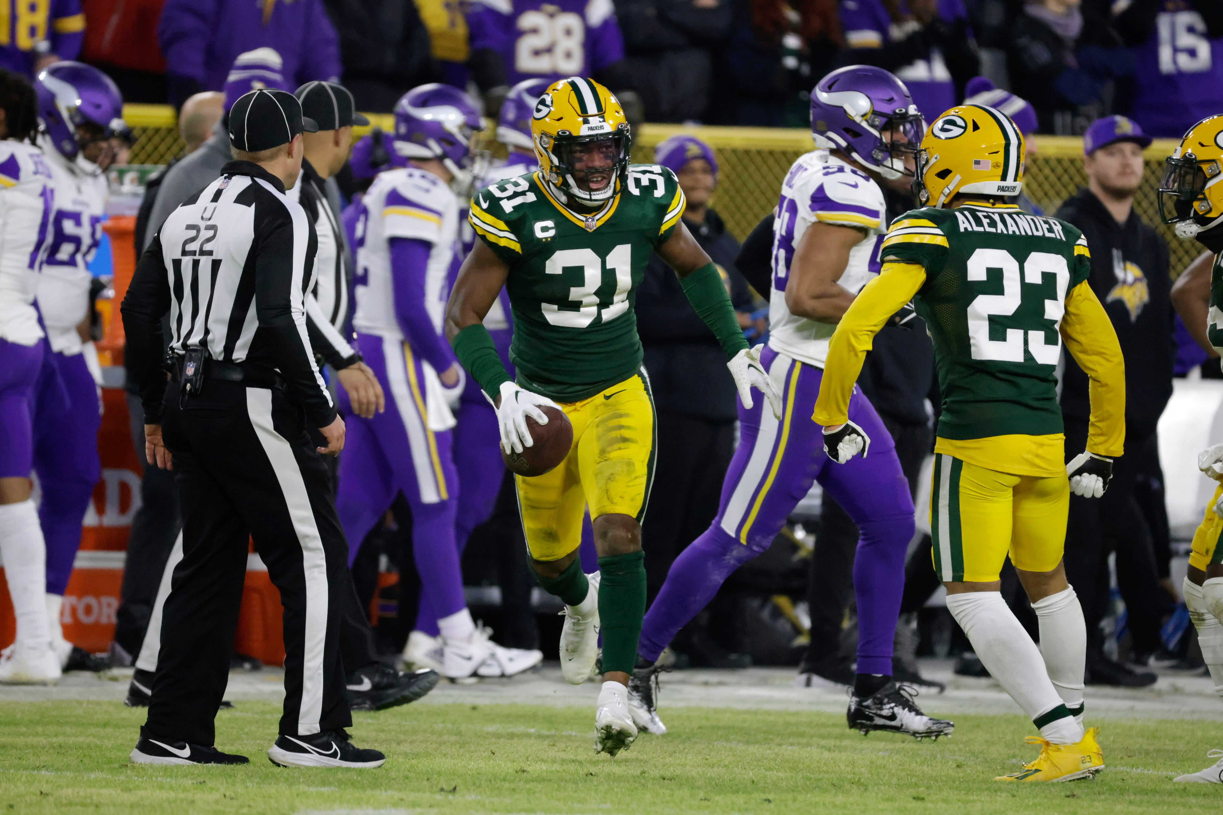 Rodgers, Packers rout Vikings 41-17, control playoff fate - The