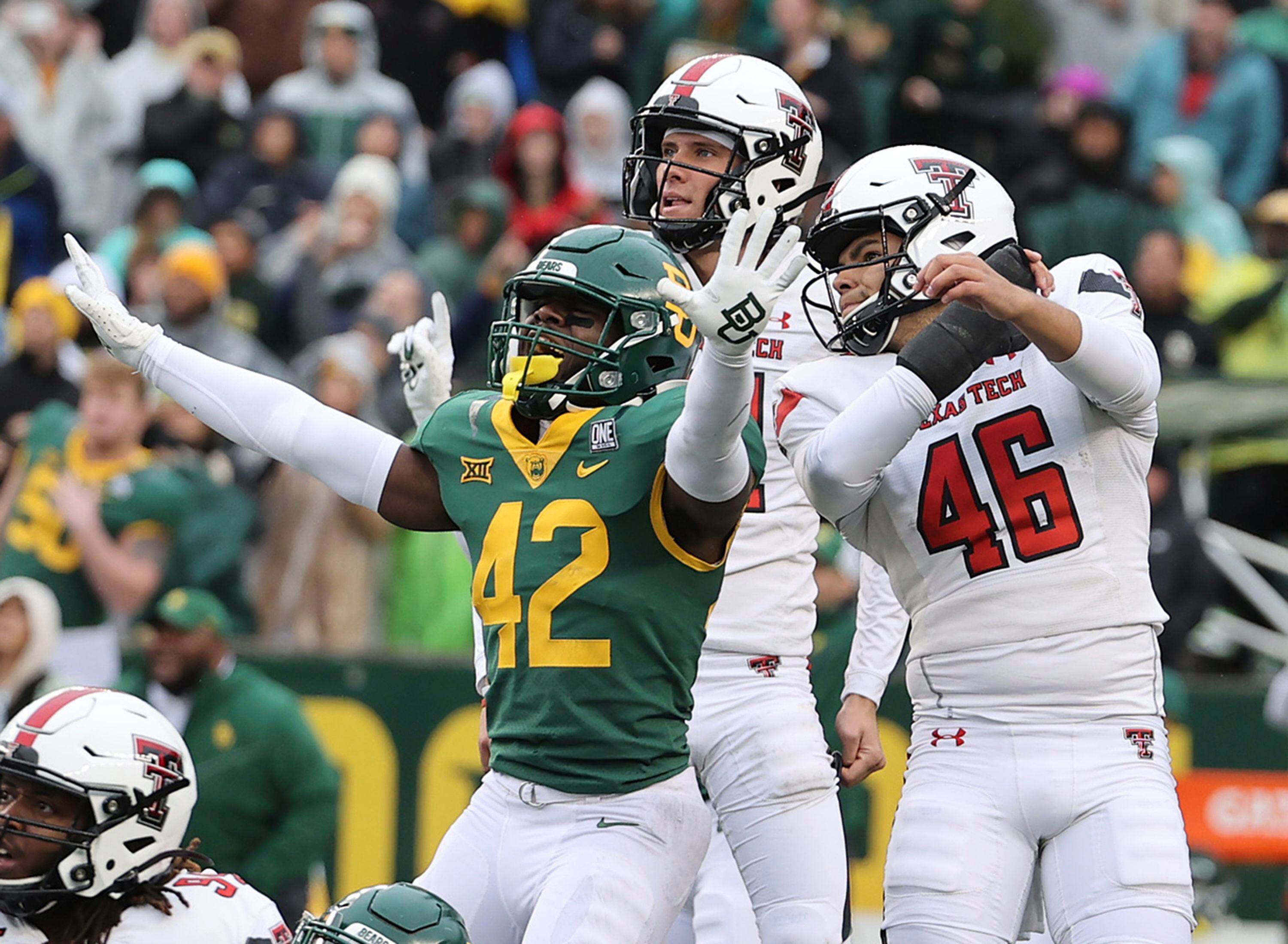 Blake Shapen Connects with Trestan Ebner for 61-Yard Score - Stadium