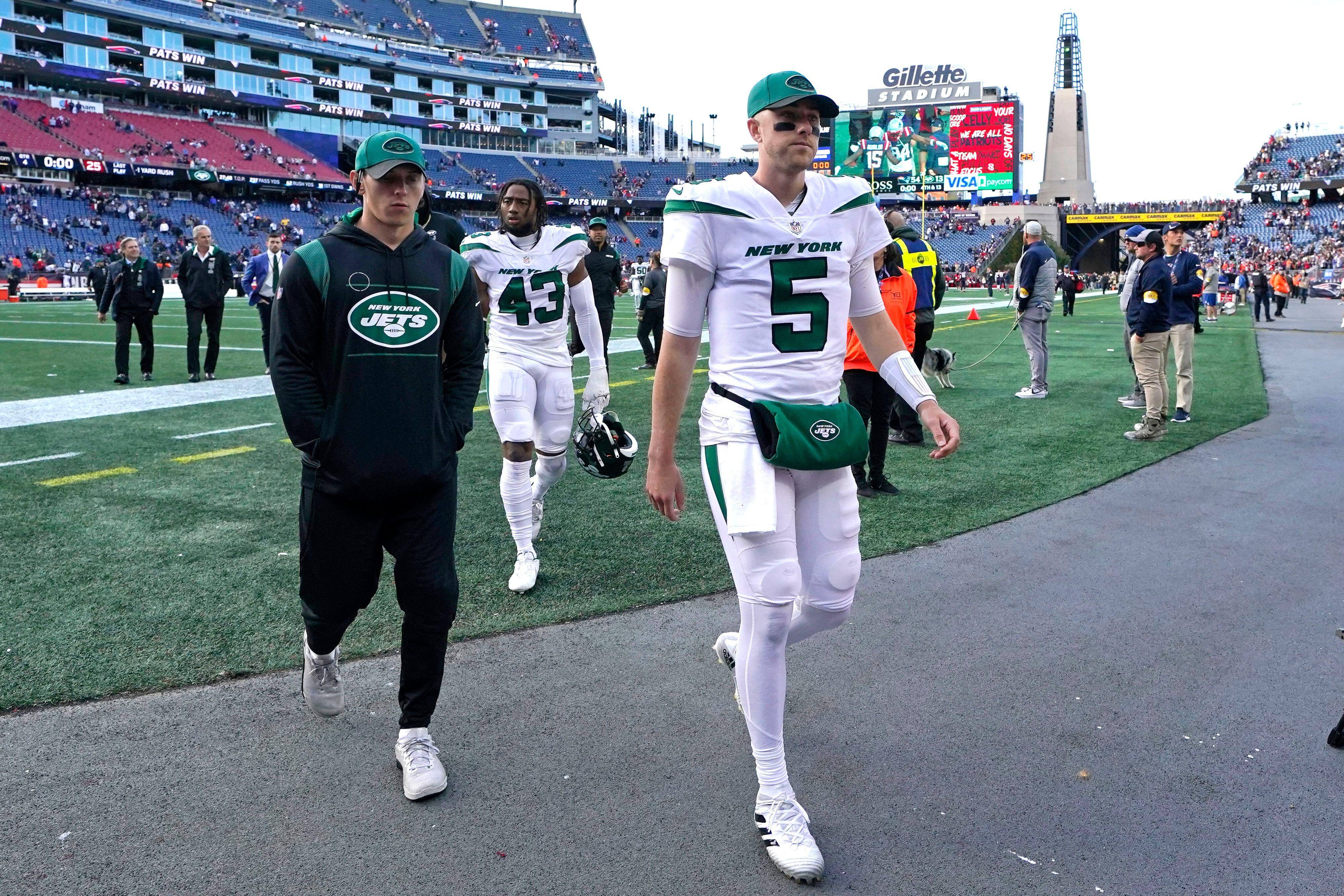 Patriots roll 54-13 as Jets lose QB Zach Wilson to injury