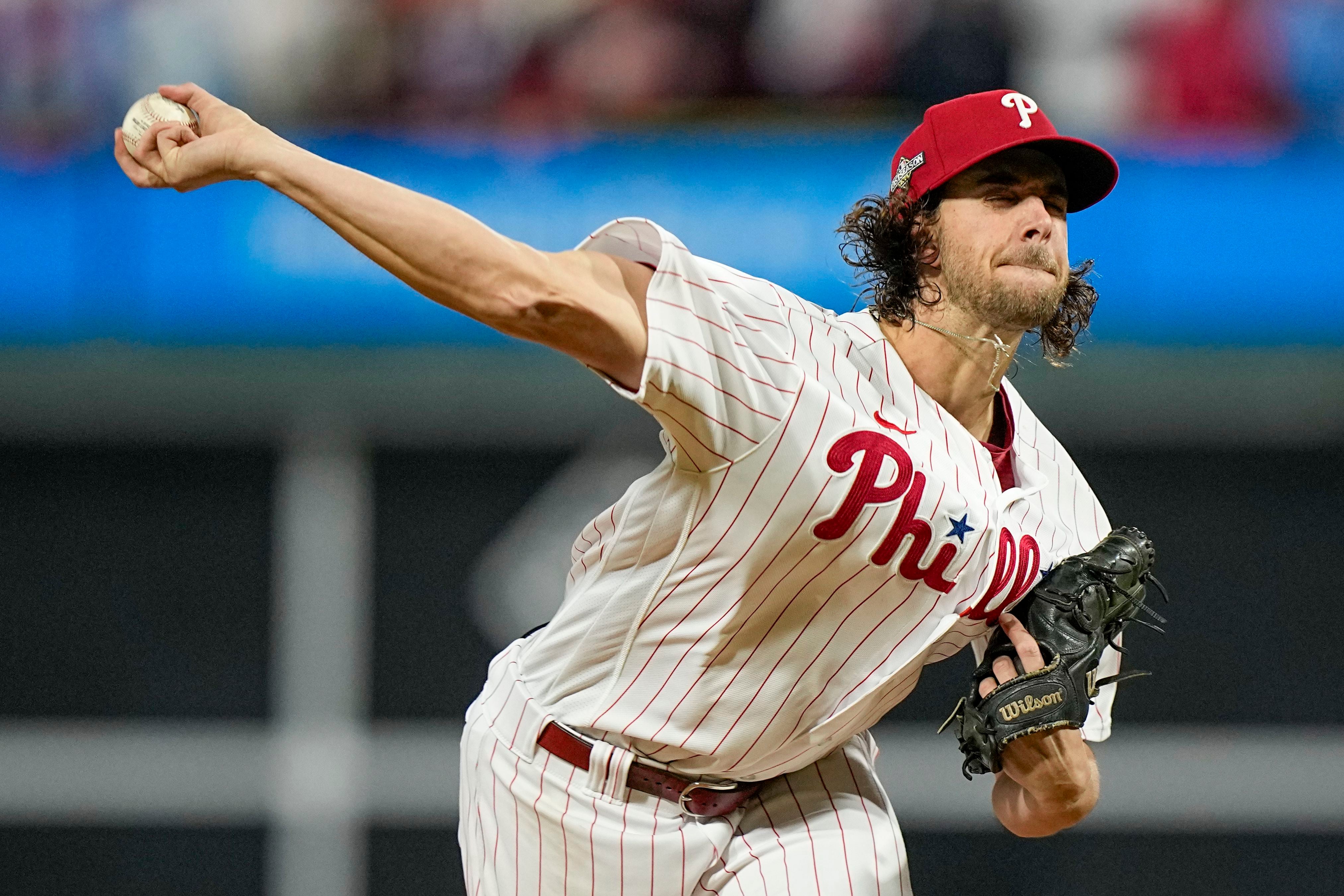 Phillies: Players who looked weird wearing another team's uniform